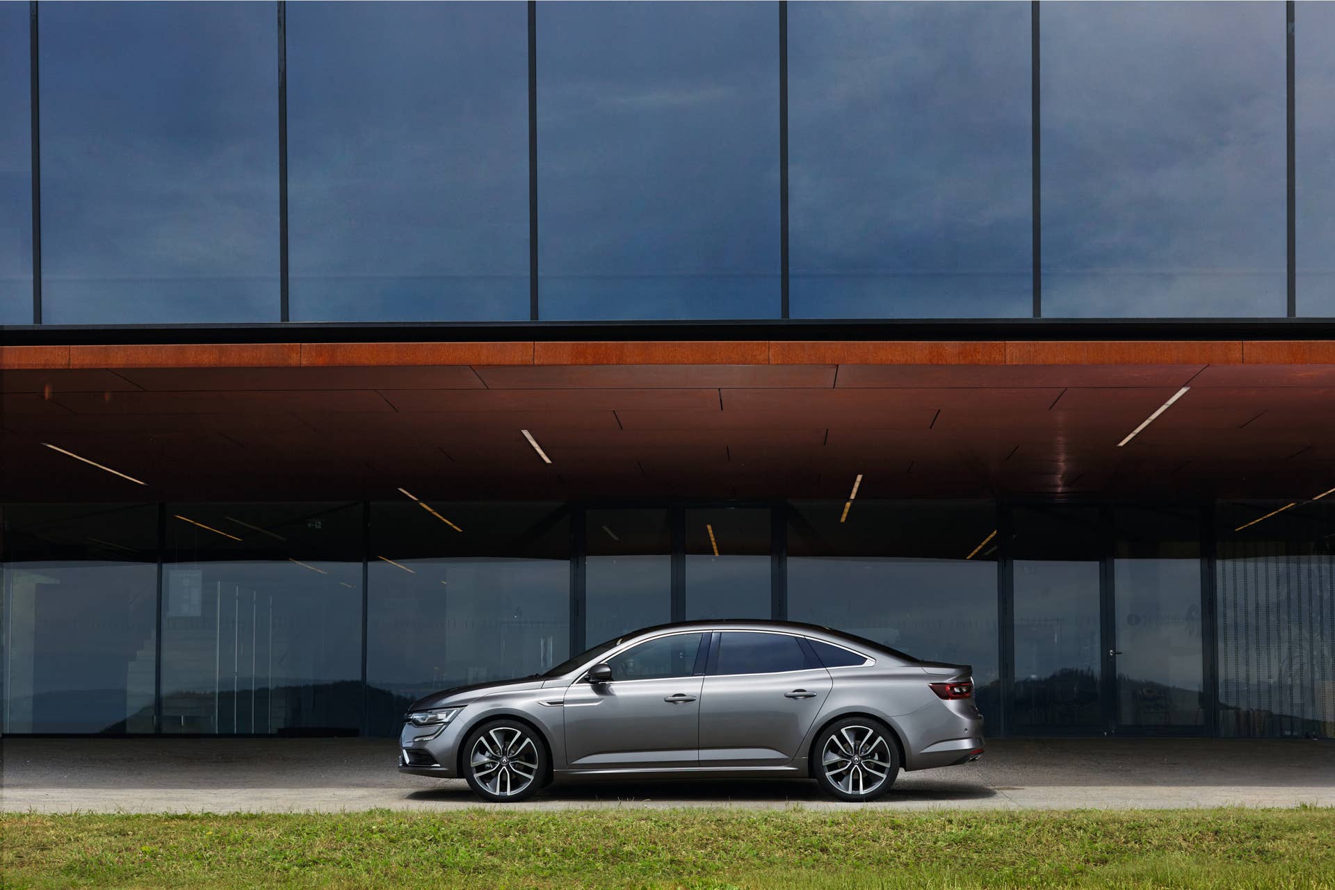 profile talisman renault nissan maxima sedan