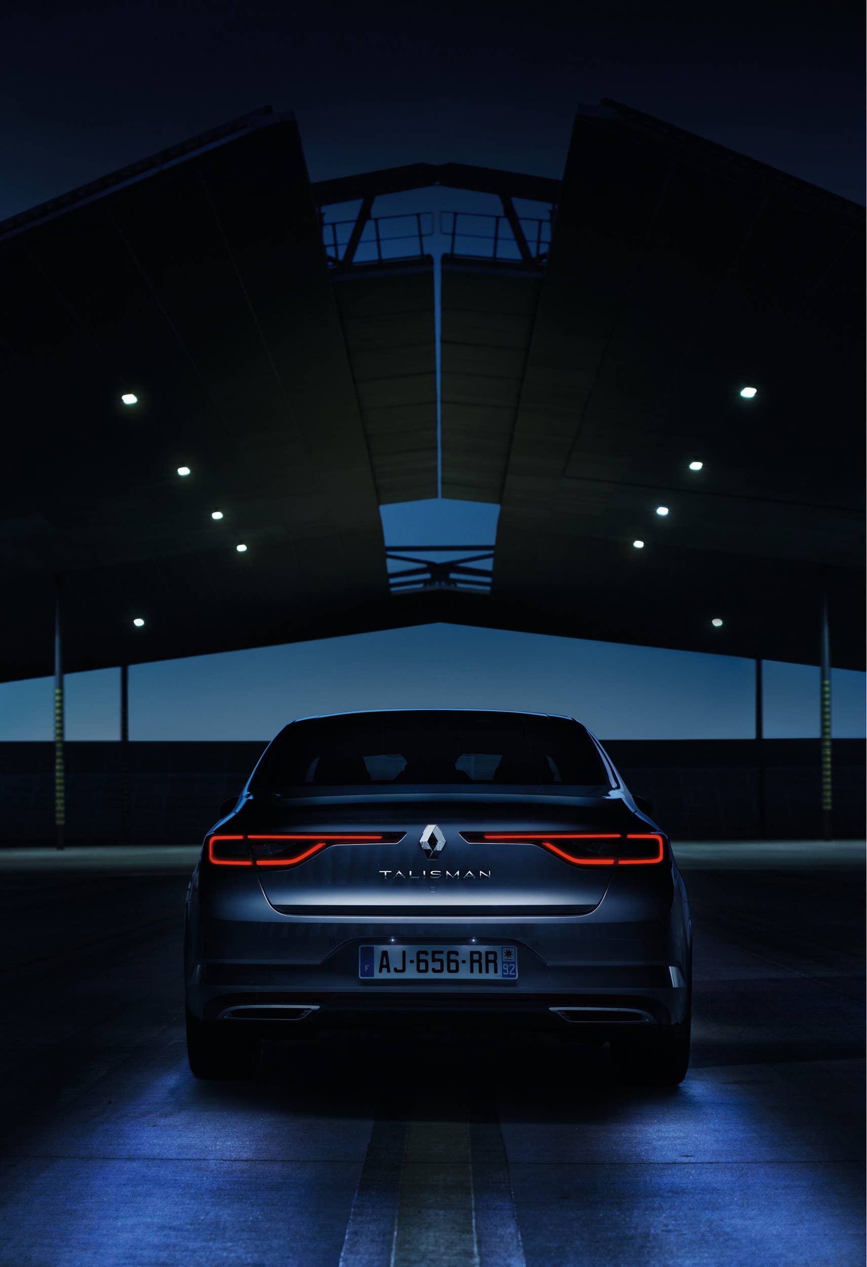 renault talisman taillights logo badge back