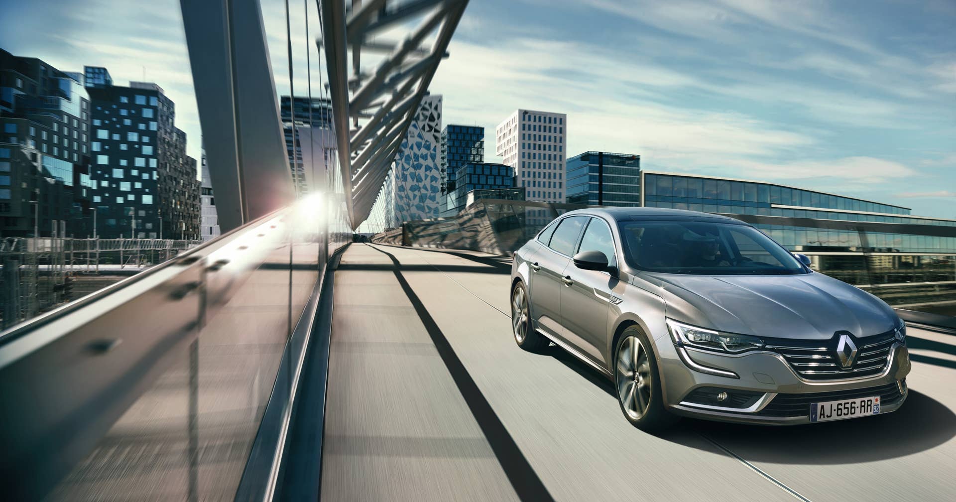 renault talisman action speed moving
