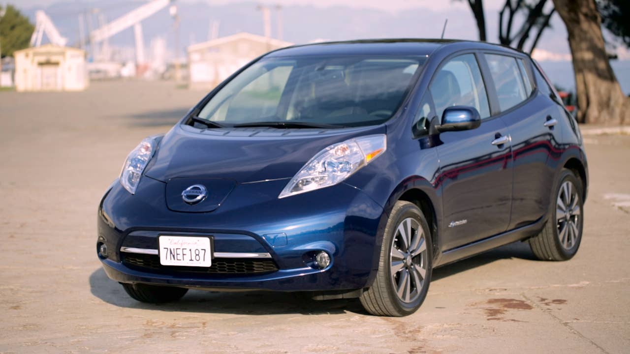 Nissan Leaf: Forget Oter Cars, Can It Compete wit $2 Gas?