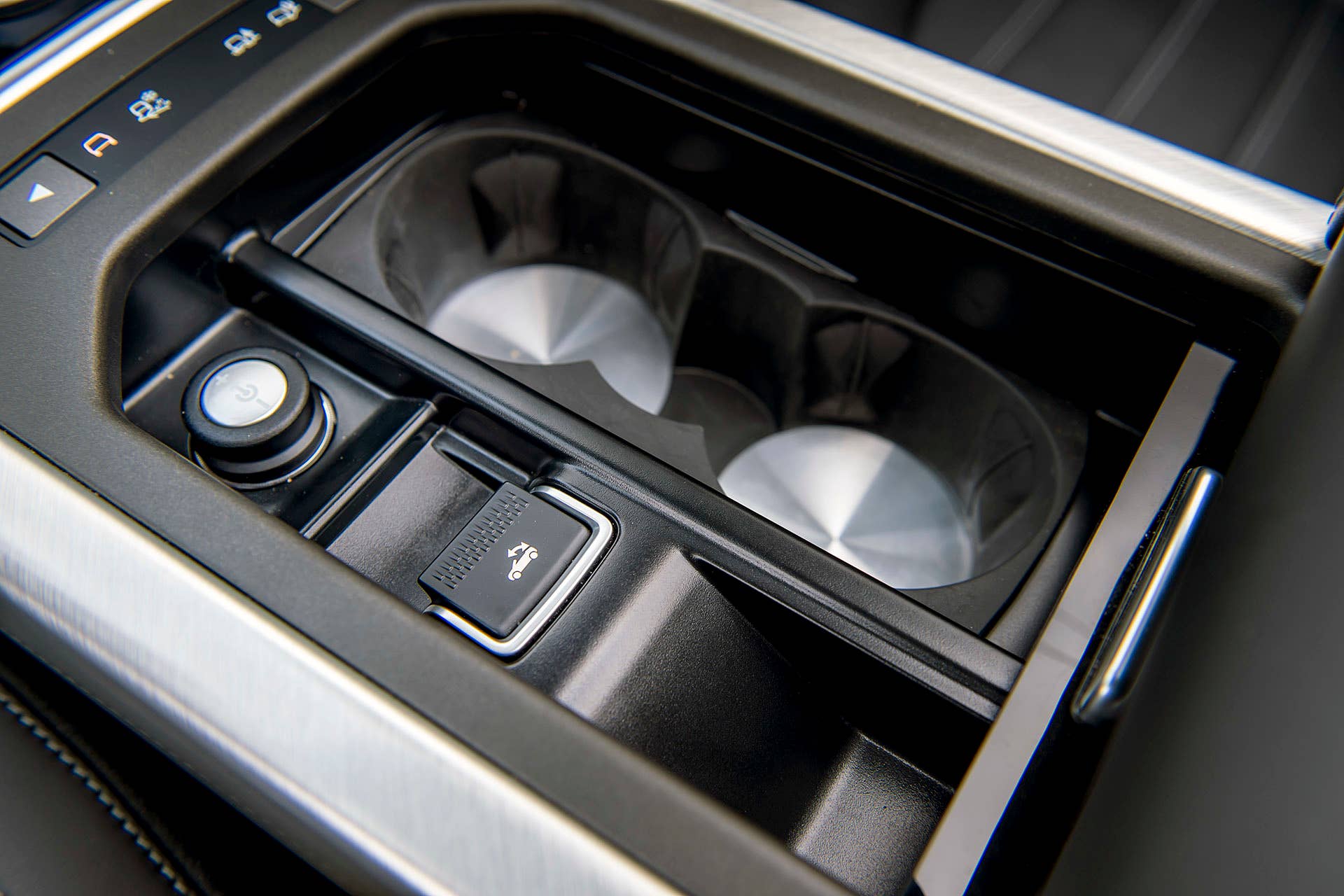 2017 Land Rover Range Rover Evoque Convertible cup holders