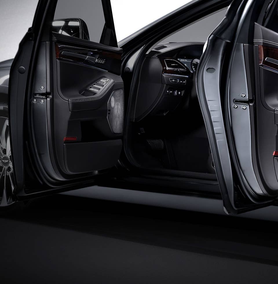 2017 Genesis G90 doors