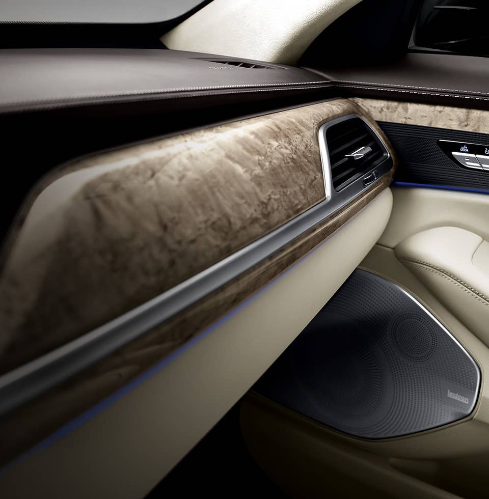 2017 Genesis G90 dashboard
