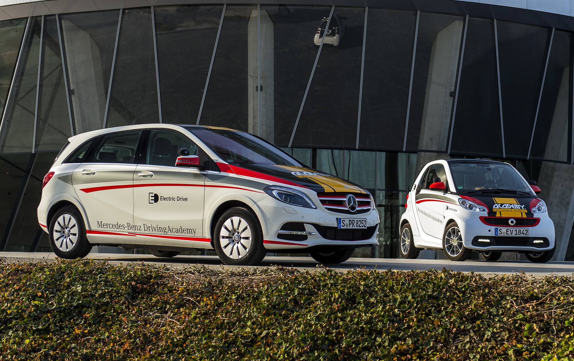 Mercedes-Benz B-Class Electric Drive and smart fortwo electric drive EVs