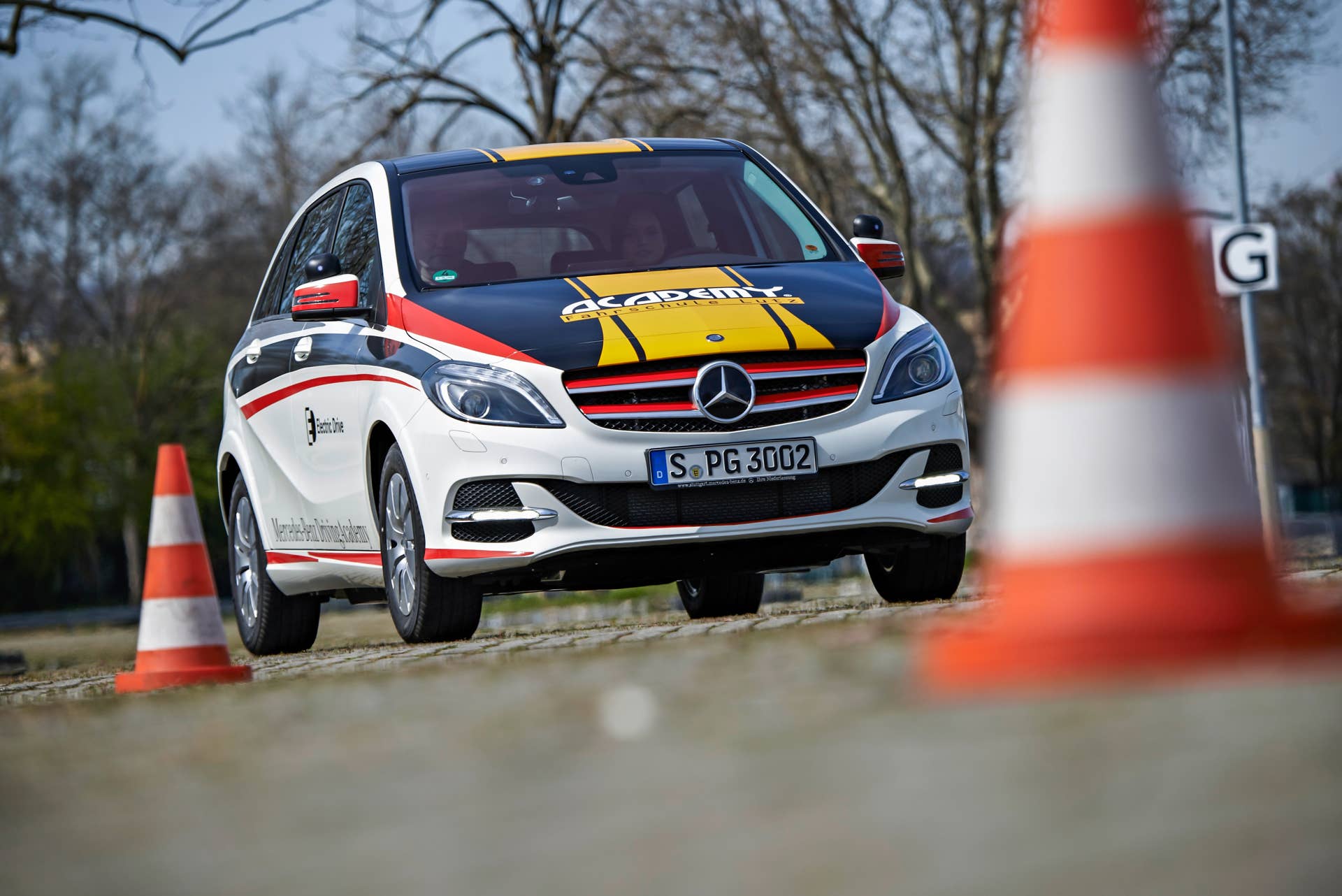 Daimler bringt Elektromobilität in Fahrschulen / Daimler introduces electric mobility in driving schools