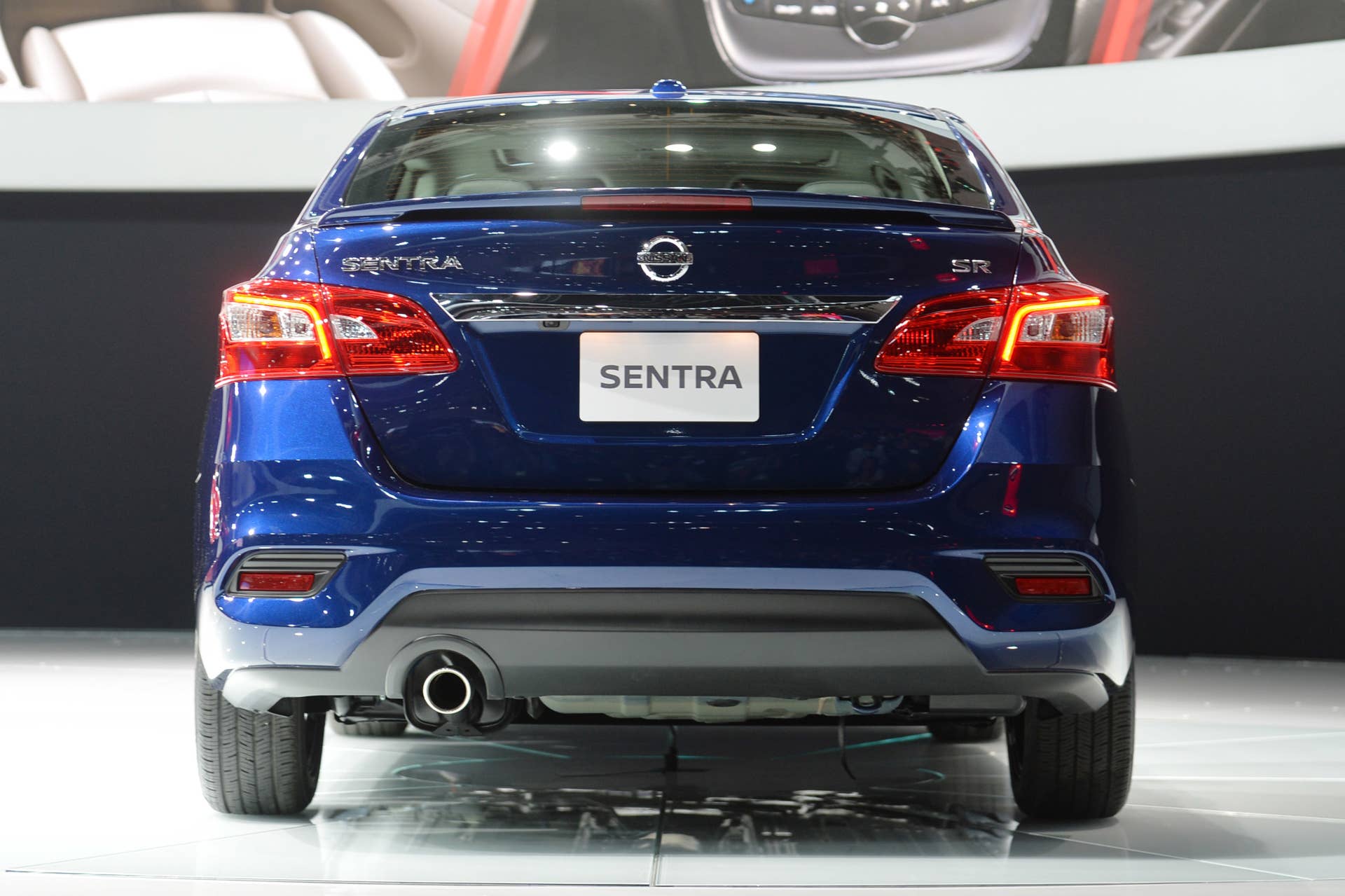 2016 Nissan Sentra wears a new but familiar face - Autoblog