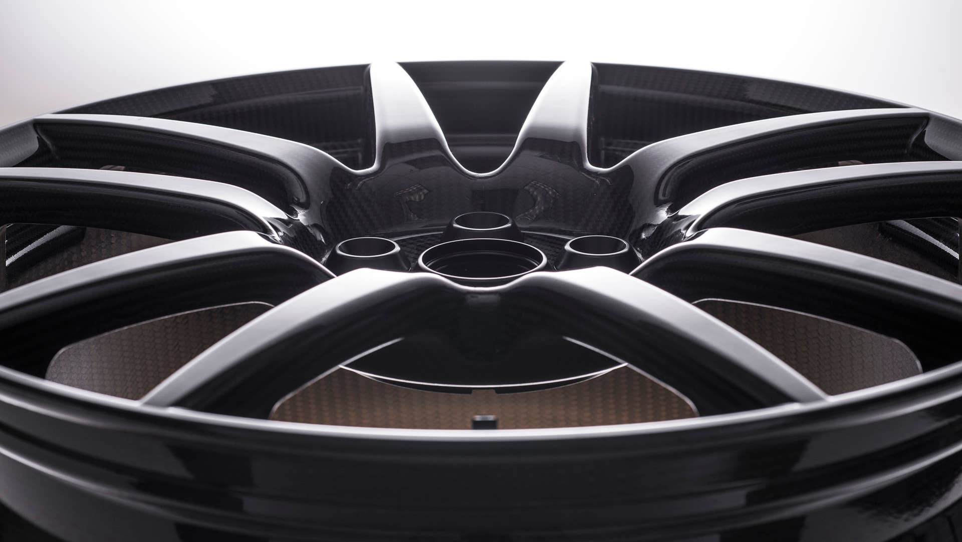 Ford GT carbon-fiber wheel glossy finish