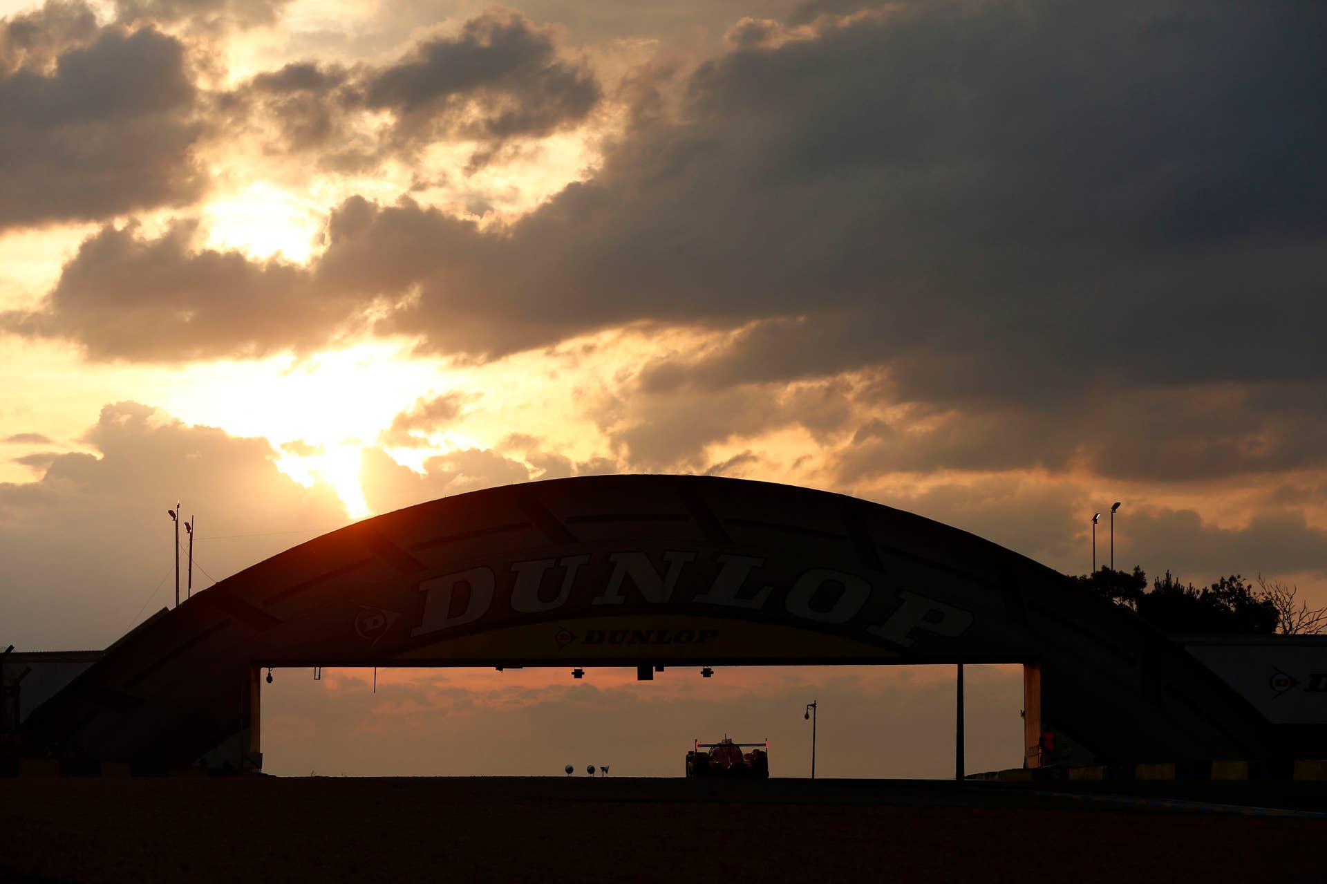 Porsche 919 Hybrid #17 24 Hours of Le Mans sunset