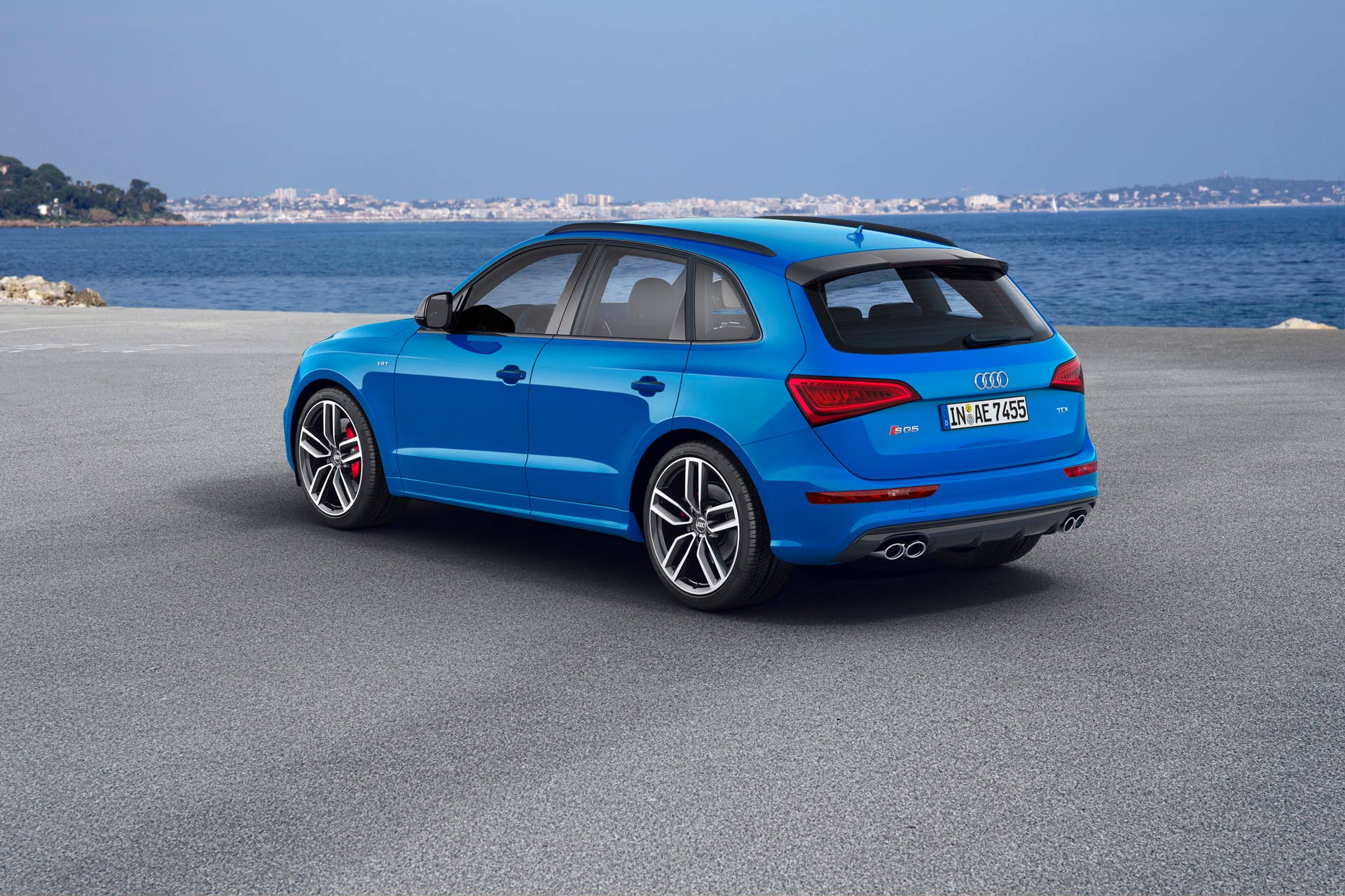 Audi SQ5 TDI Plus rear above 3/4 static