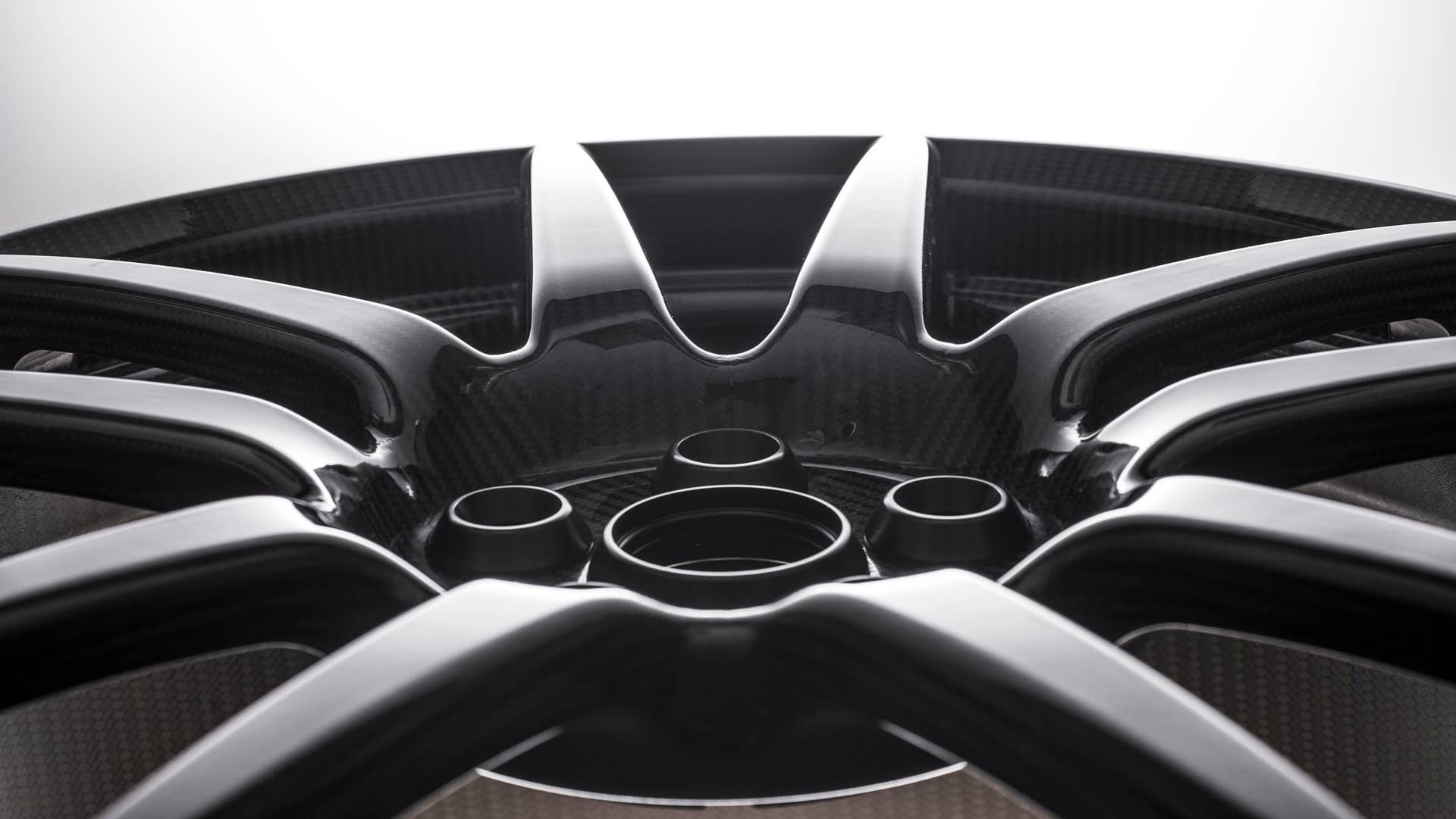 Ford GT carbon-fiber wheel