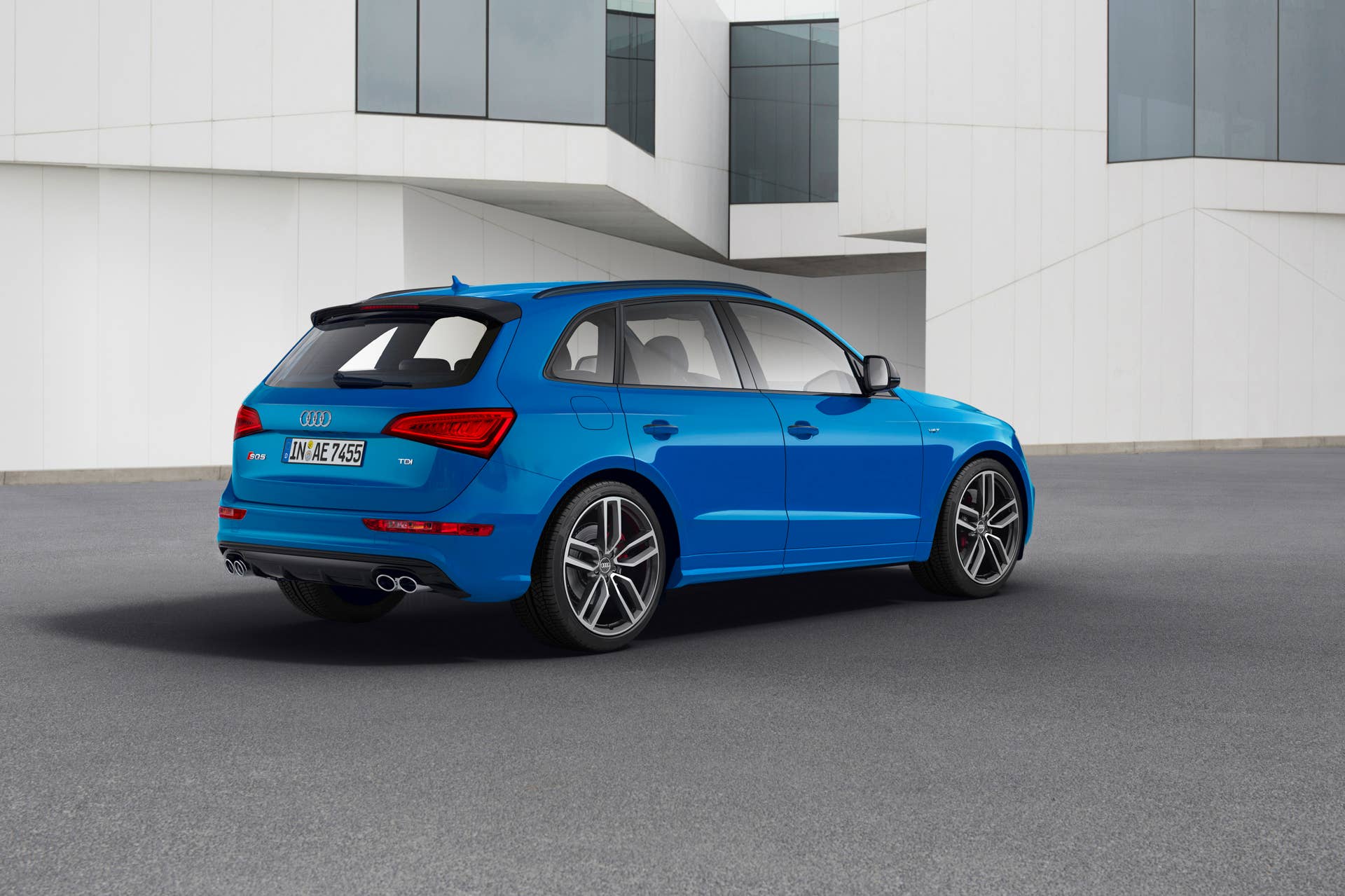 Audi SQ5 TDI Plus parked rear 3/4