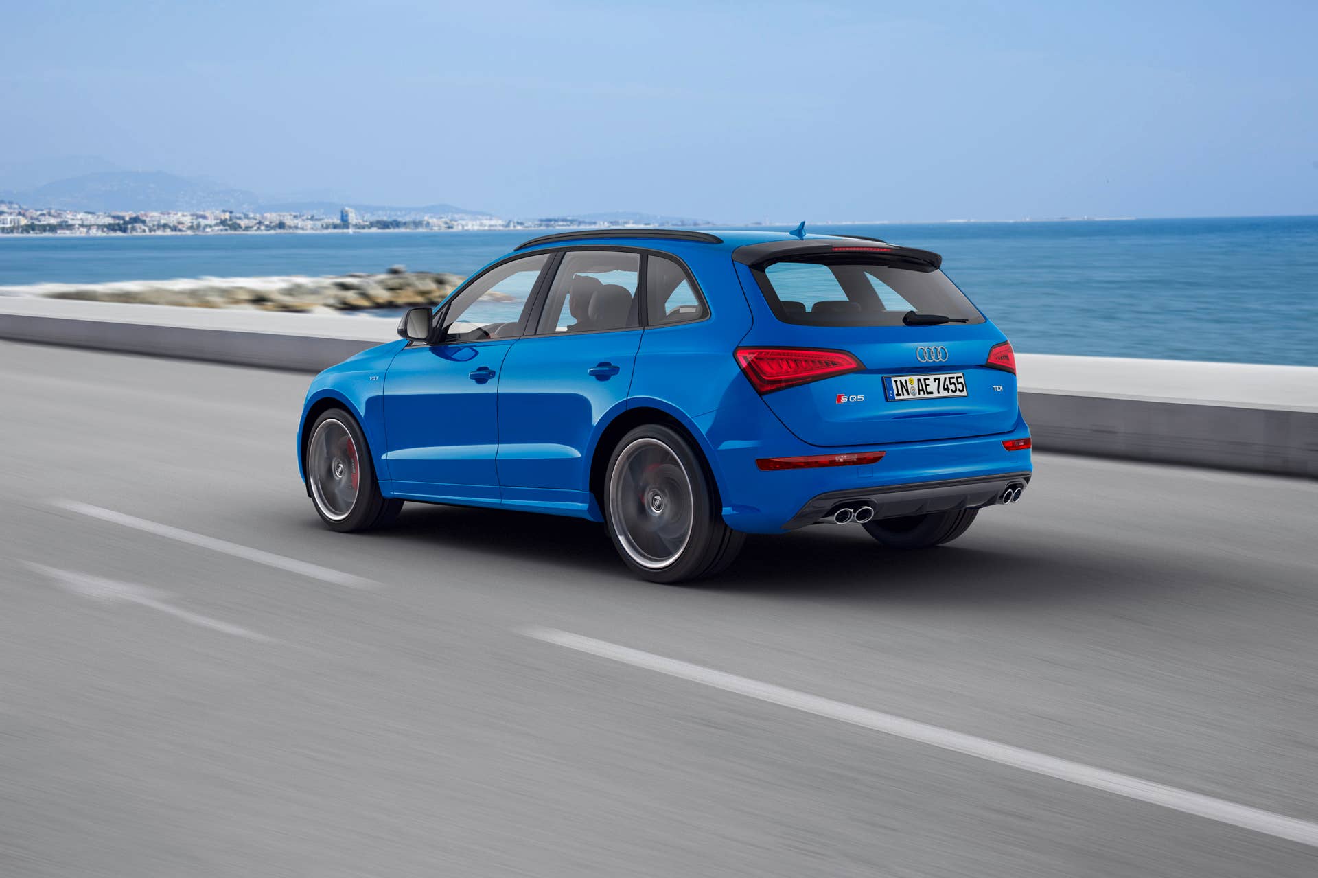 Audi SQ5 TDI Plus rolling rear 3/4