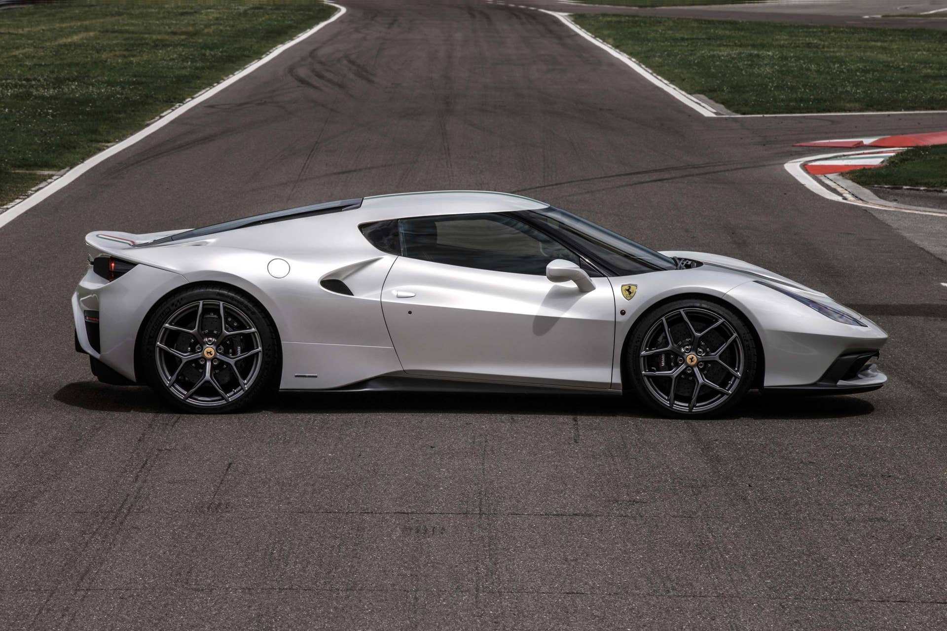 Ferrari 458 MM Speciale side