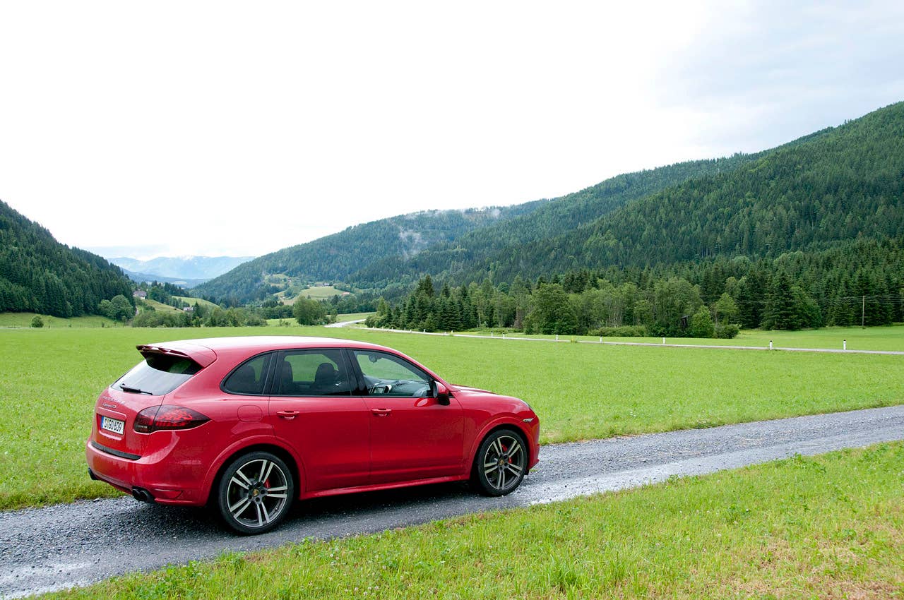 2013 Porsche Cayenne GTS rear 3/4 view