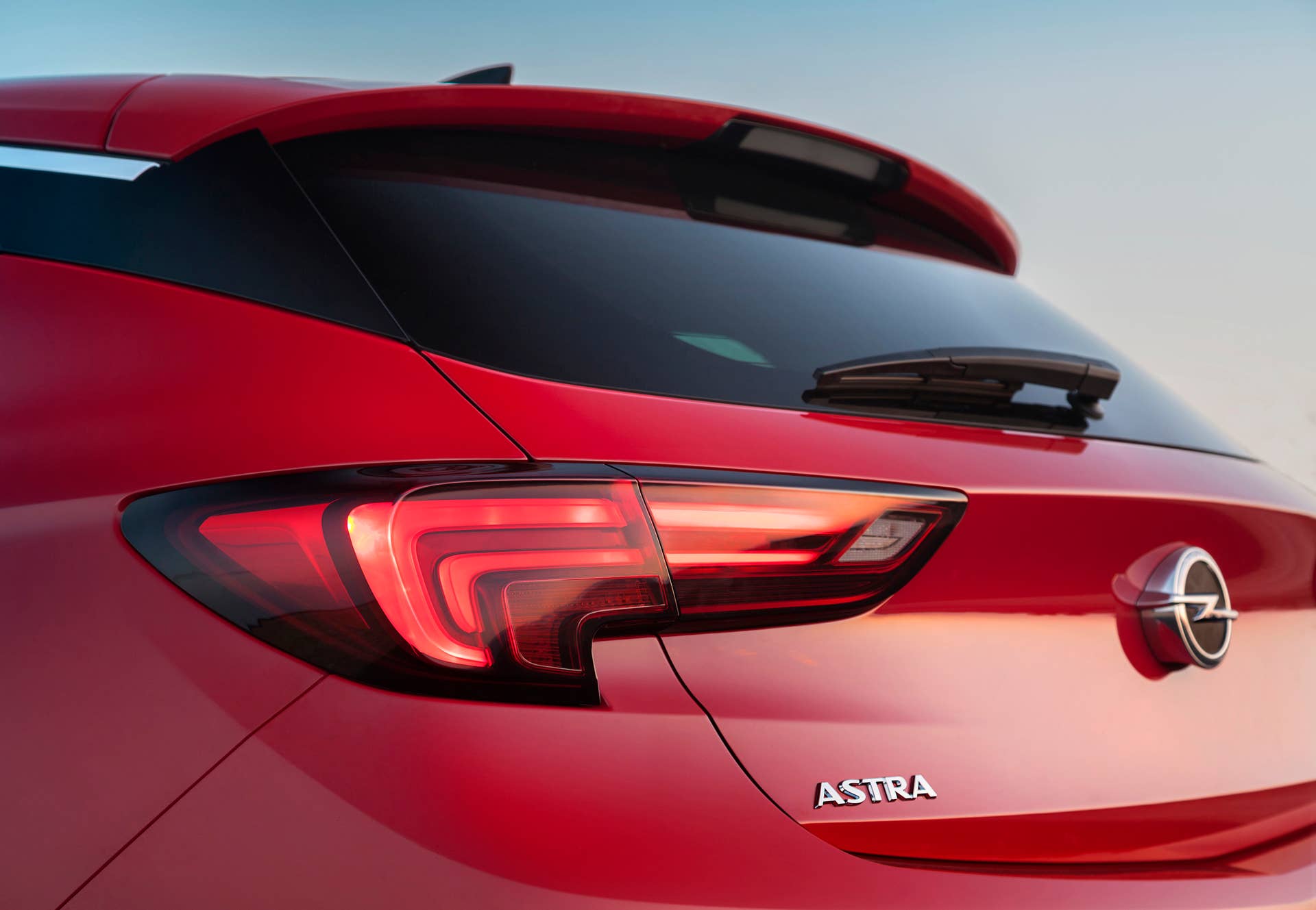2016 Opel Astra tail