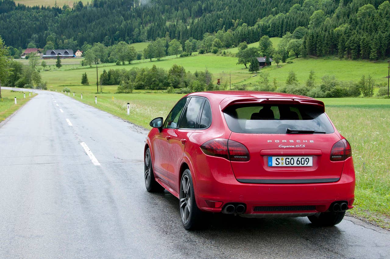 2013 Porsche Cayenne GTS rear 3/4 view