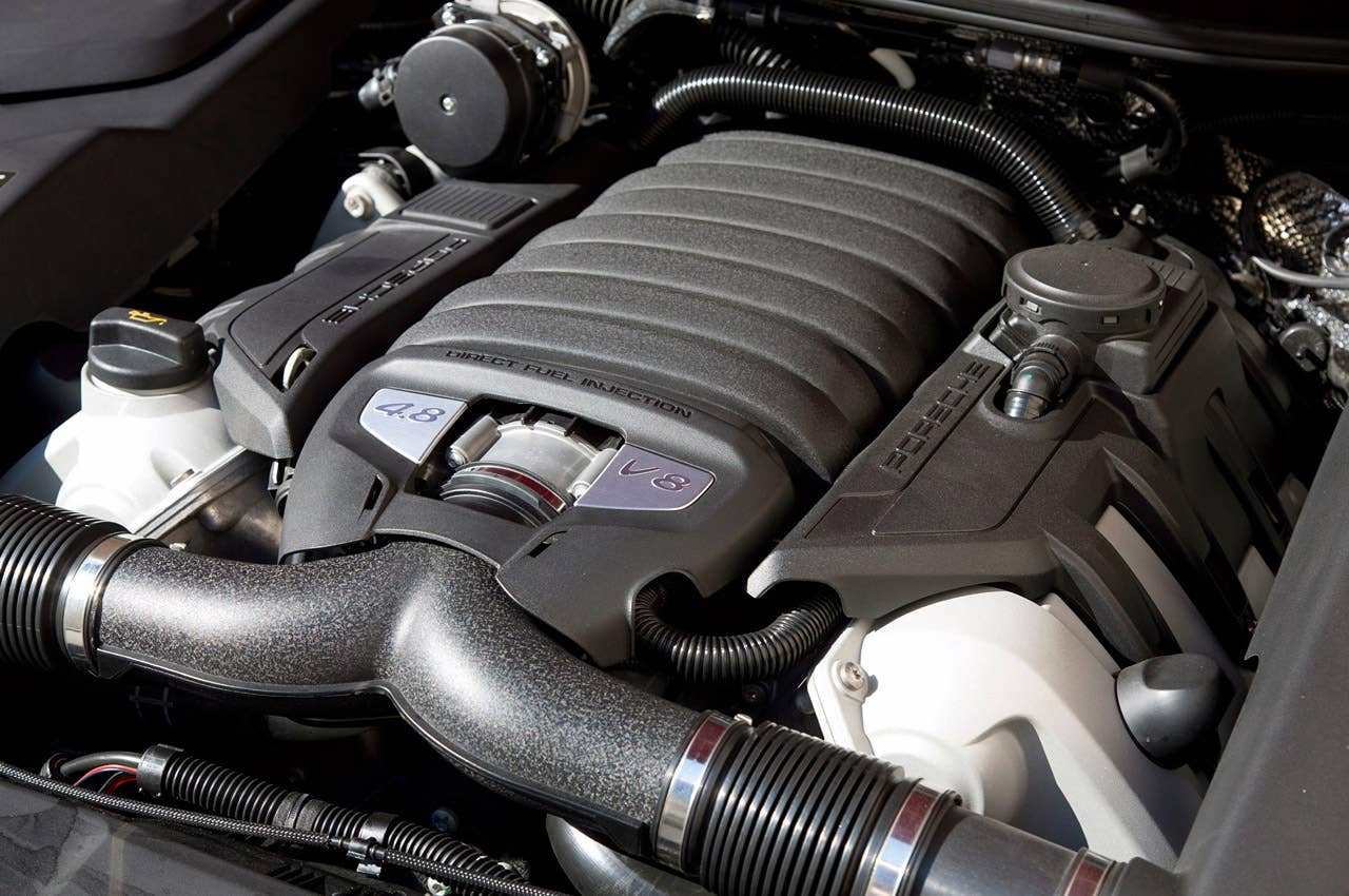 2013 Porsche Cayenne GTS engine