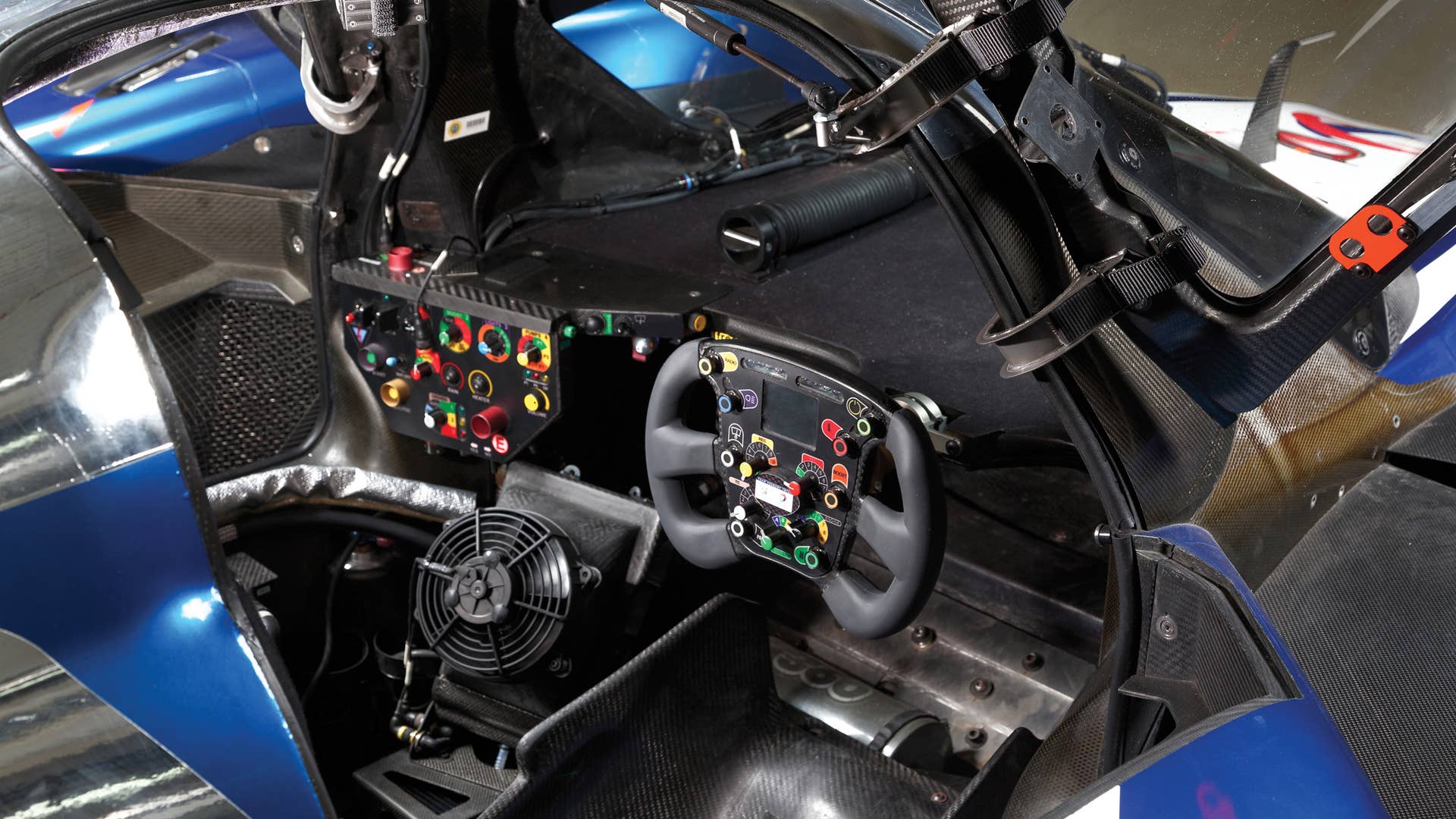 2008 Peugeot 908 HDi FAP cockpit
