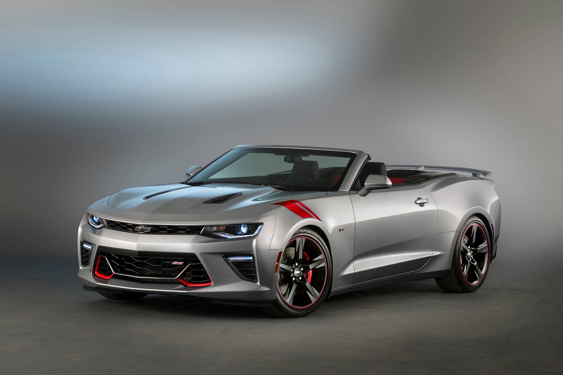 The adage less is more applies to this tasteful yet dynamic Camaro SS convertible. Its Switchblade Silver Metallic exterior is accented with red accessory trim and complemented by an Adrenaline Red leather-trimmed interior.