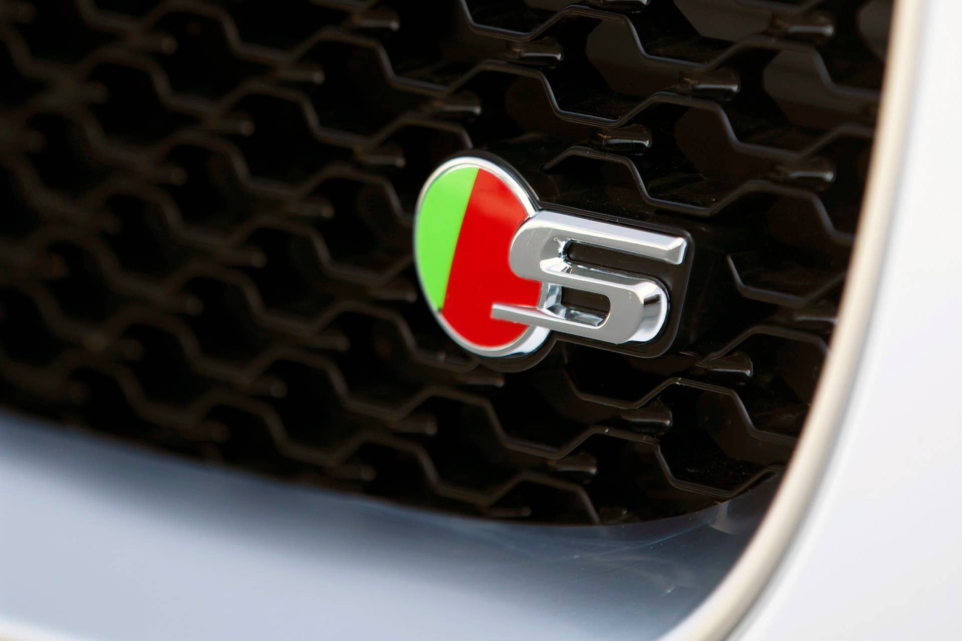 2017 Jaguar XE badge