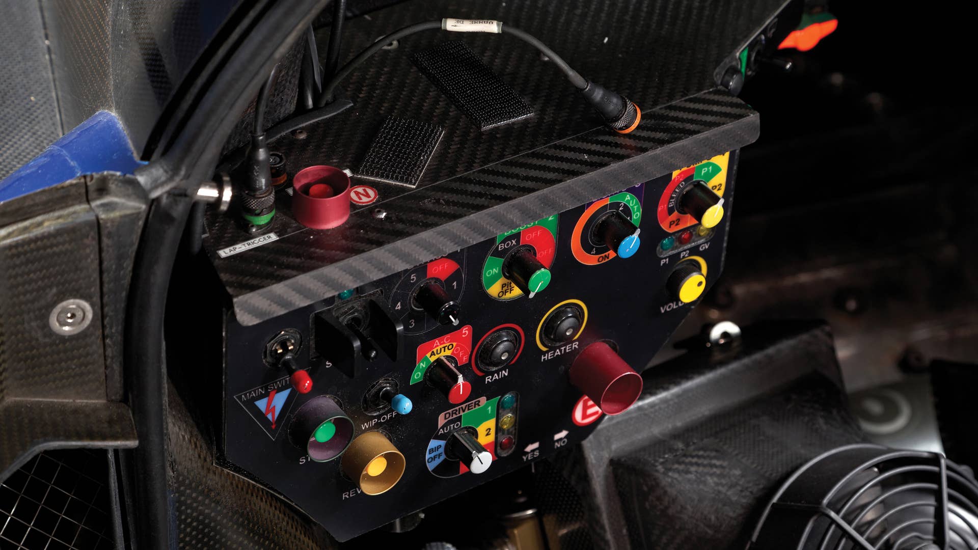 2008 Peugeot 908 HDi FAP switchgear