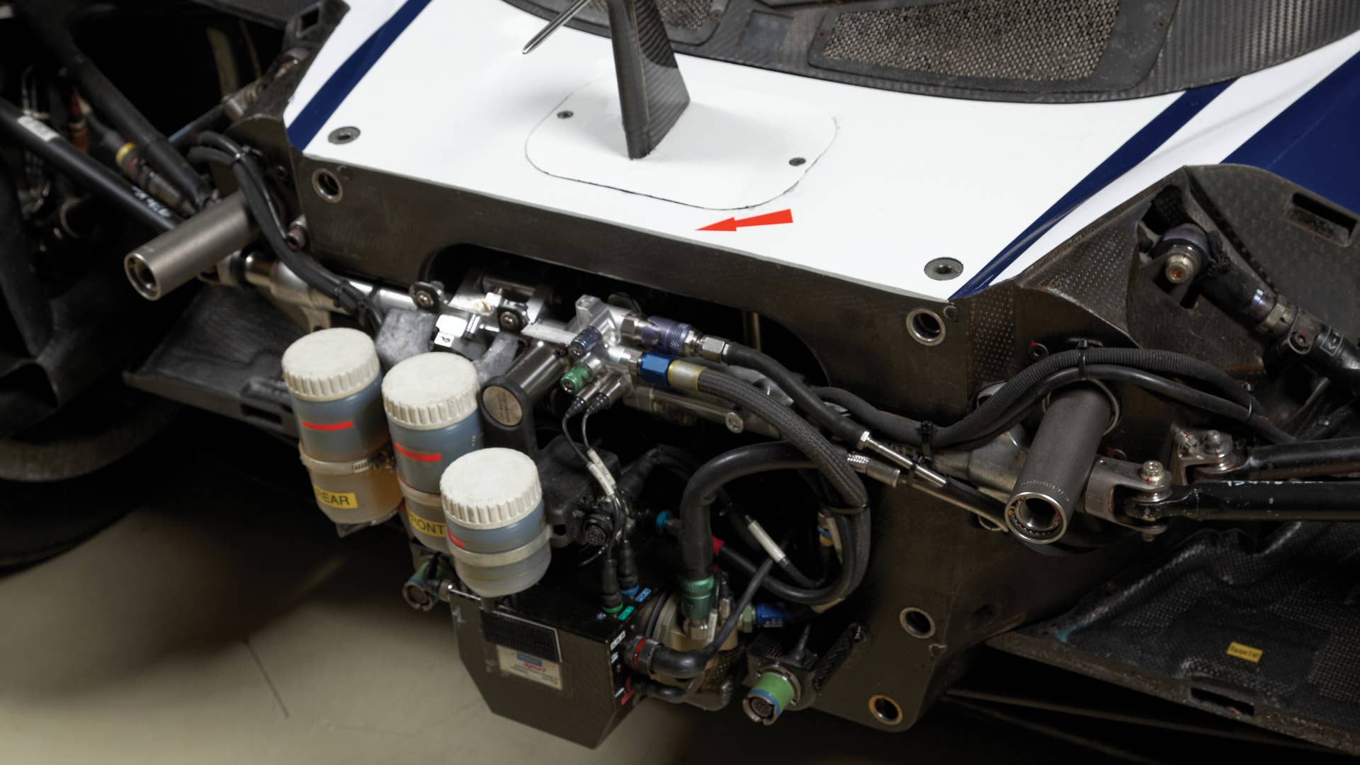 2008 Peugeot 908 HDi FAP nose fluids