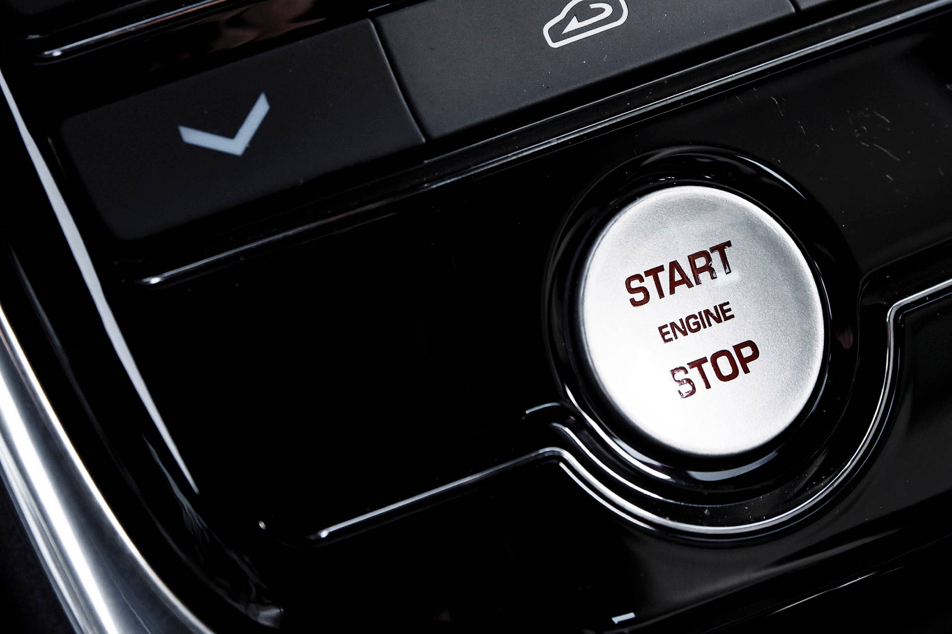 2017 Jaguar XE start button