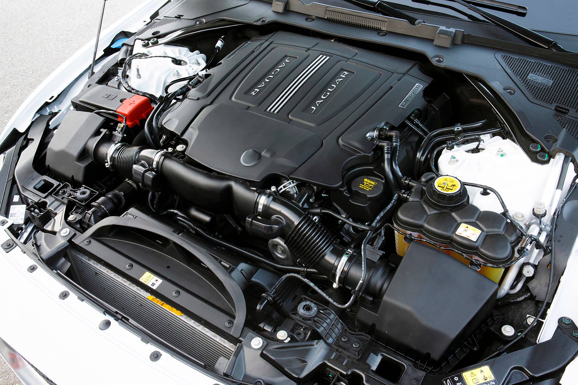 2017 Jaguar XE engine