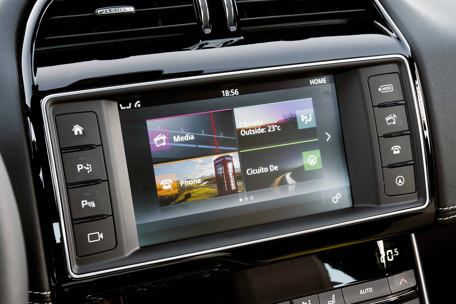 2017 Jaguar XE infotainment system