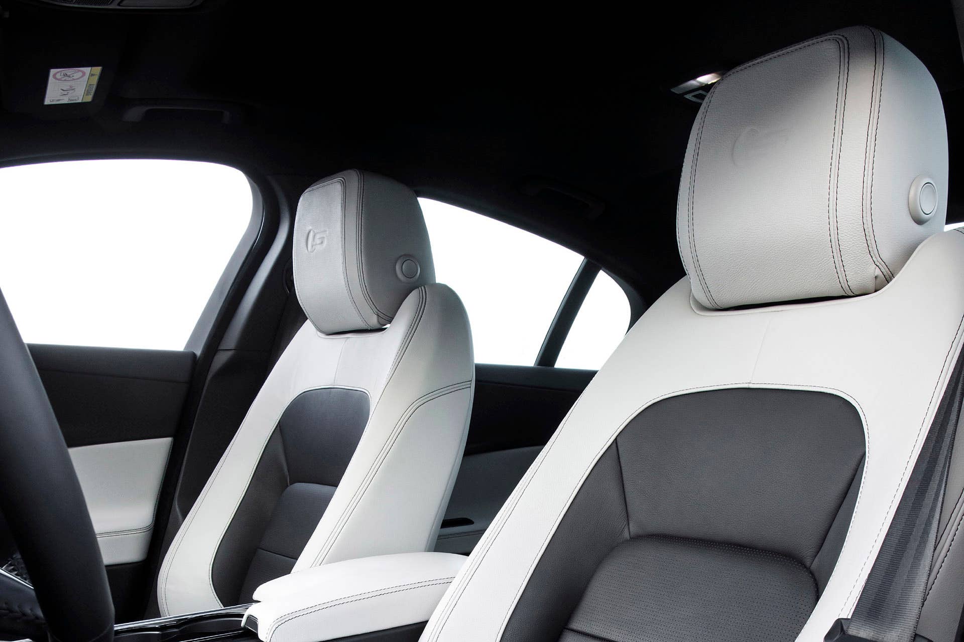 2017 Jaguar XE front seats