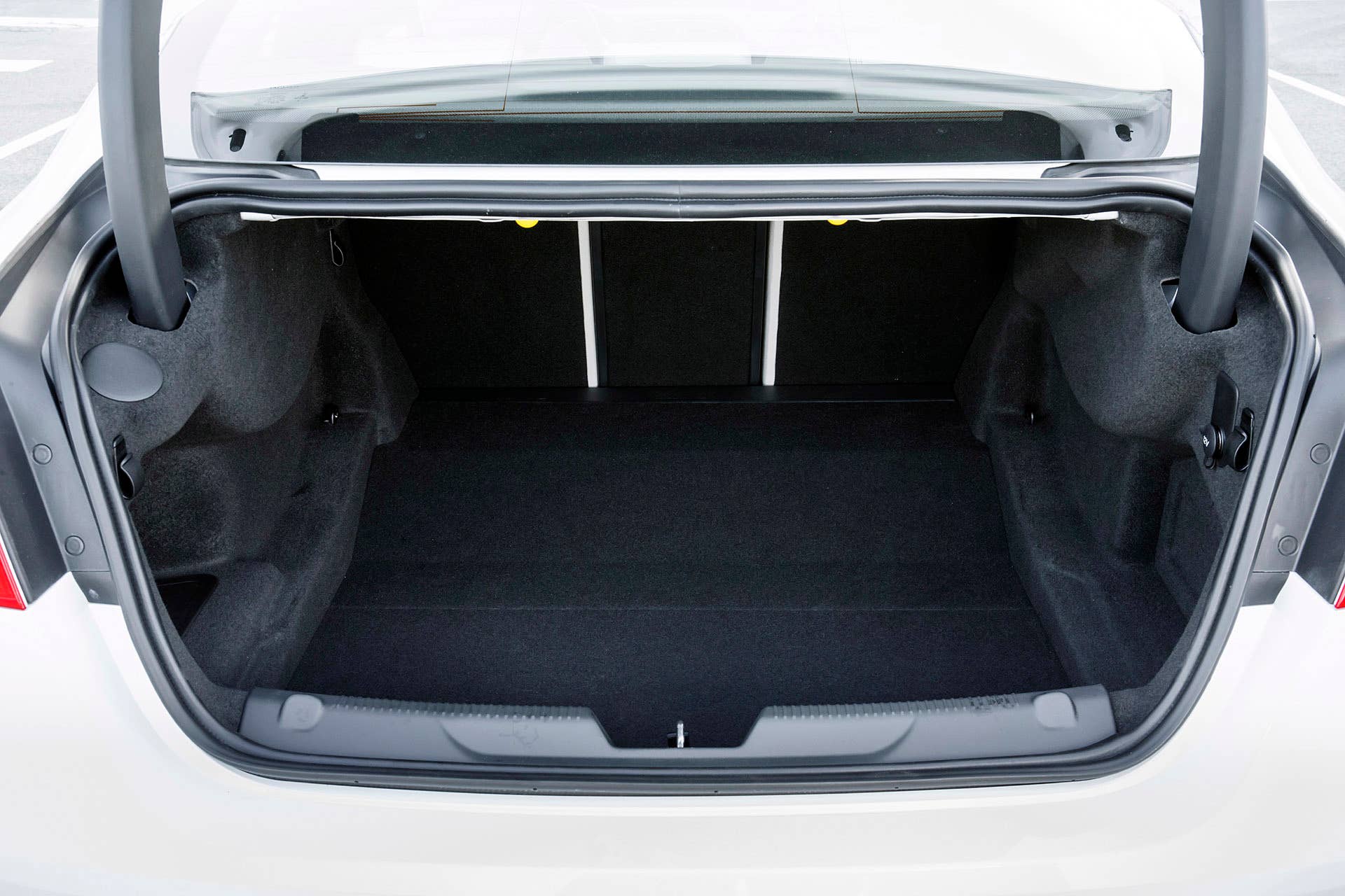 2017 Jaguar XE trunk