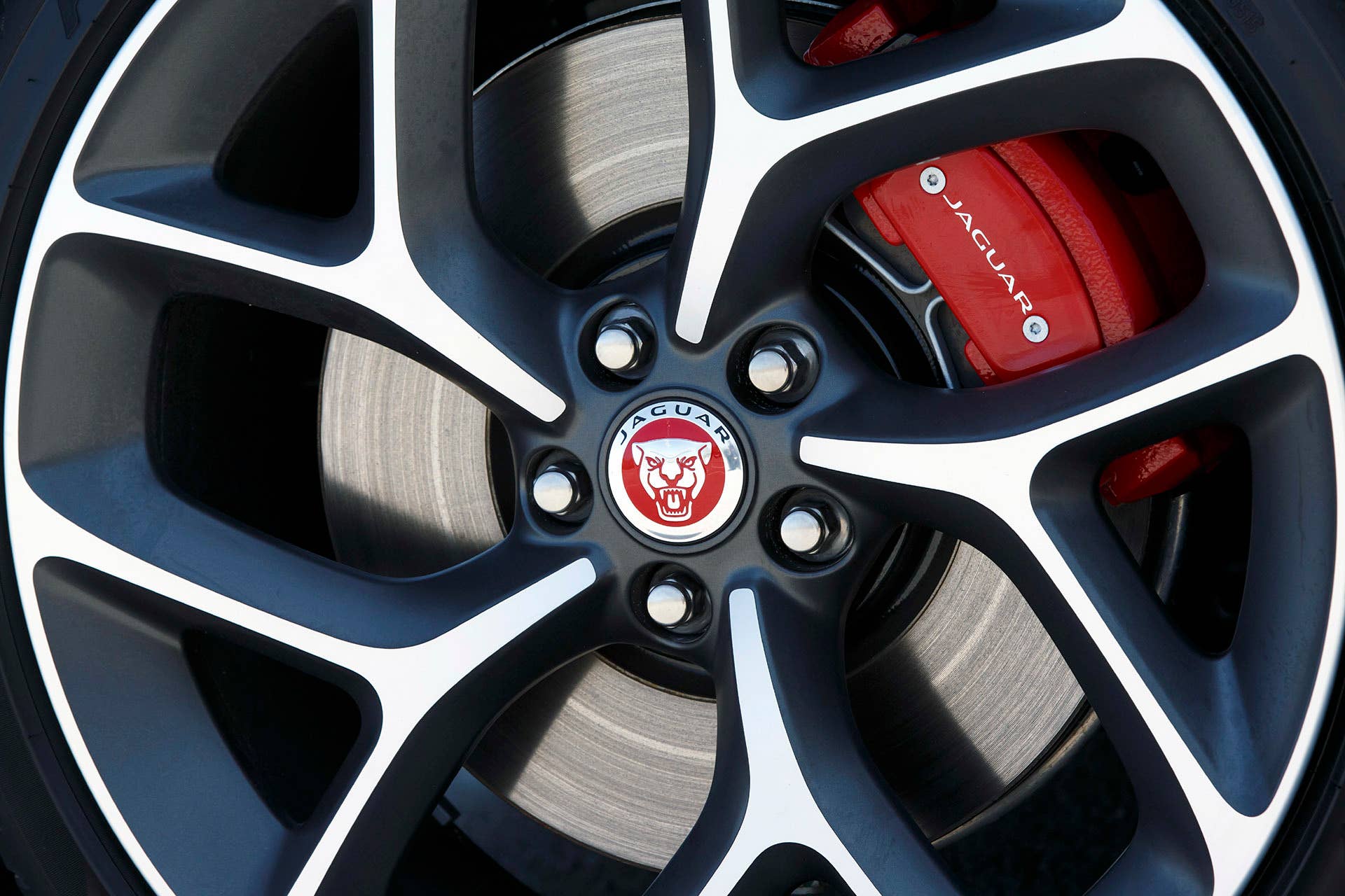 2017 Jaguar XE wheel detail