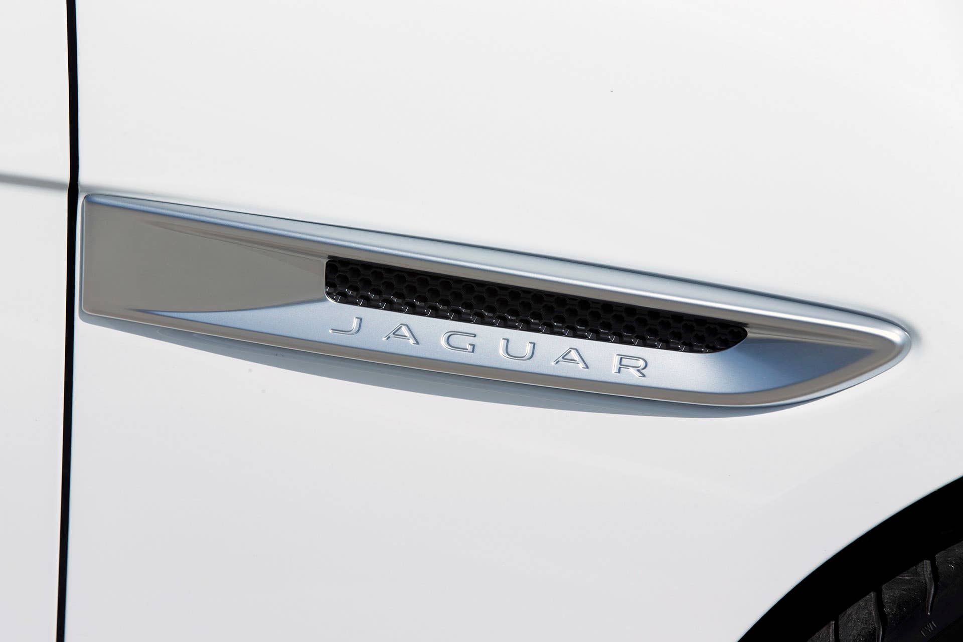 2017 Jaguar XE side vent