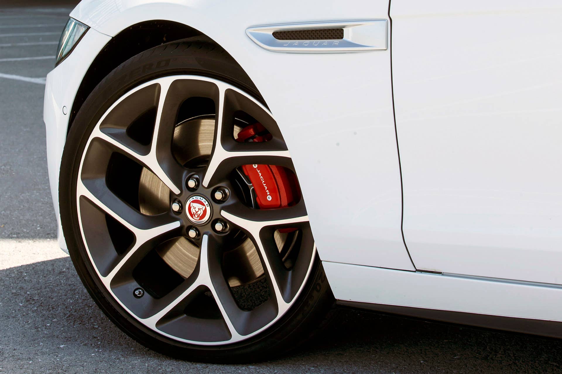 2017 Jaguar XE wheel