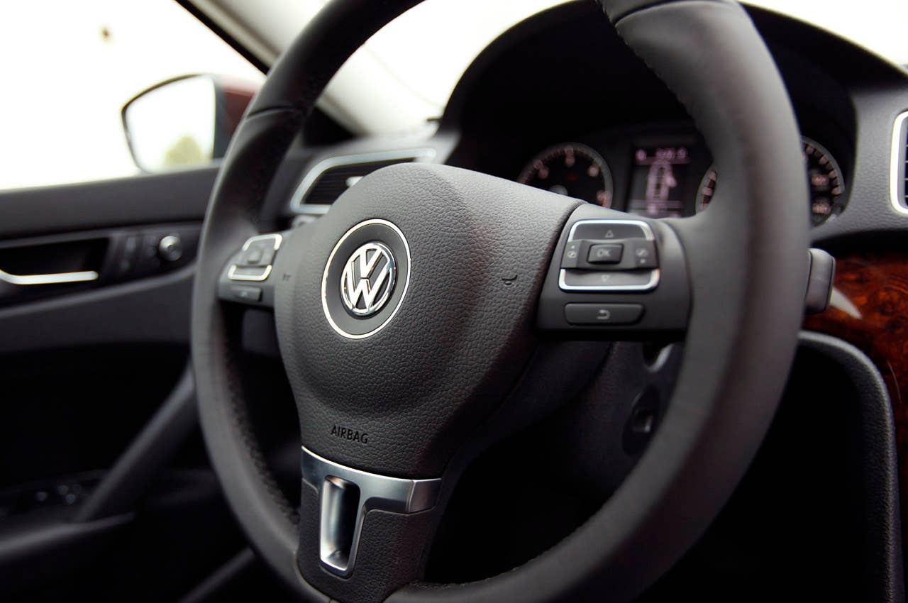 2012 Volkswagen Passat steering wheel