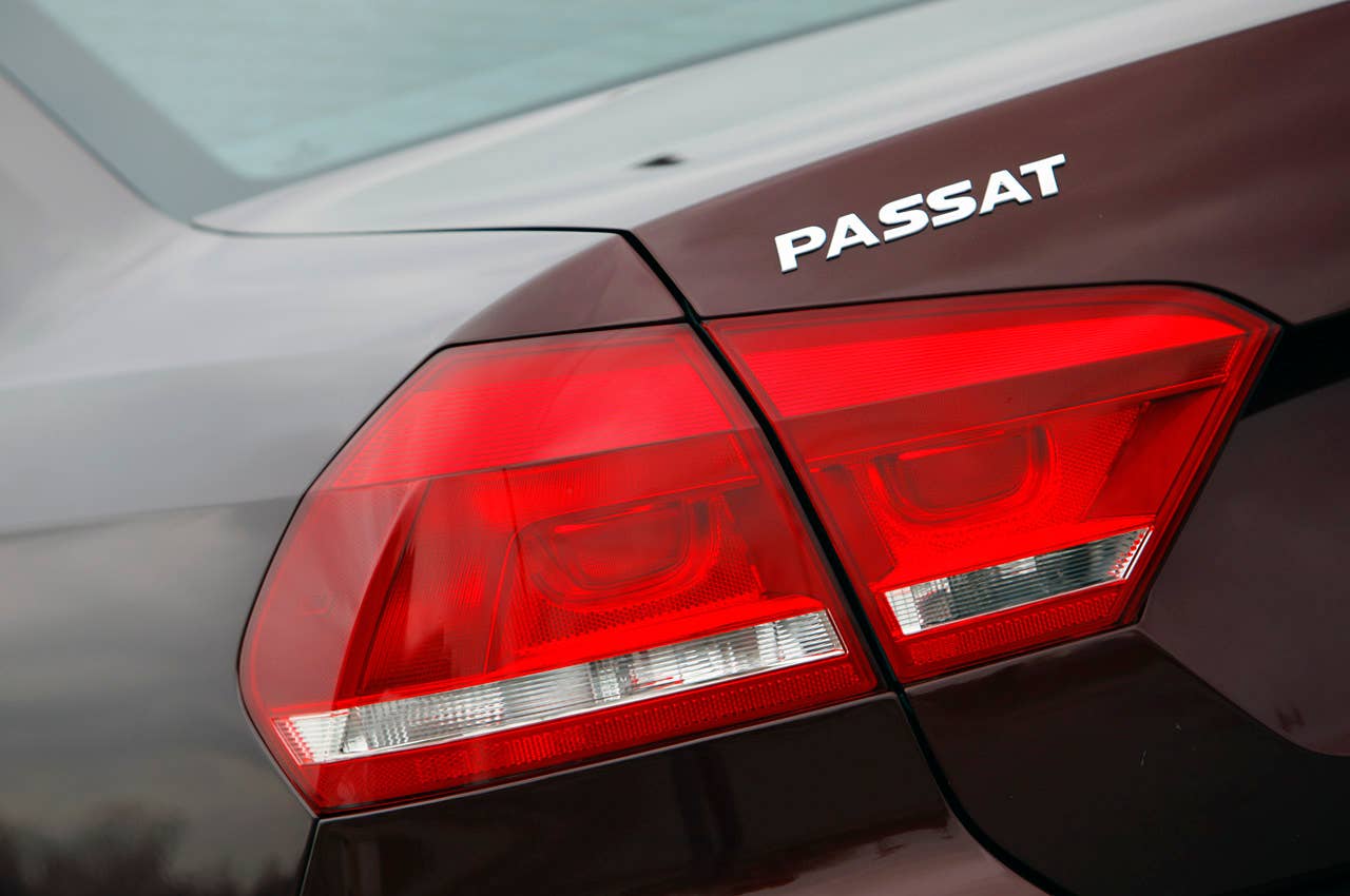 2012 Volkswagen Passat taillight