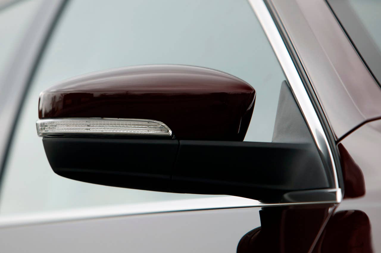 2012 Volkswagen Passat side mirror