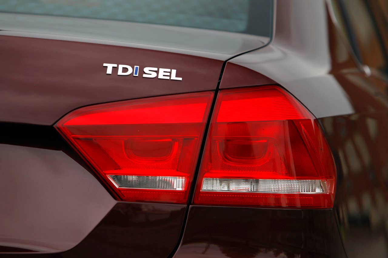 2012 Volkswagen Passat taillight
