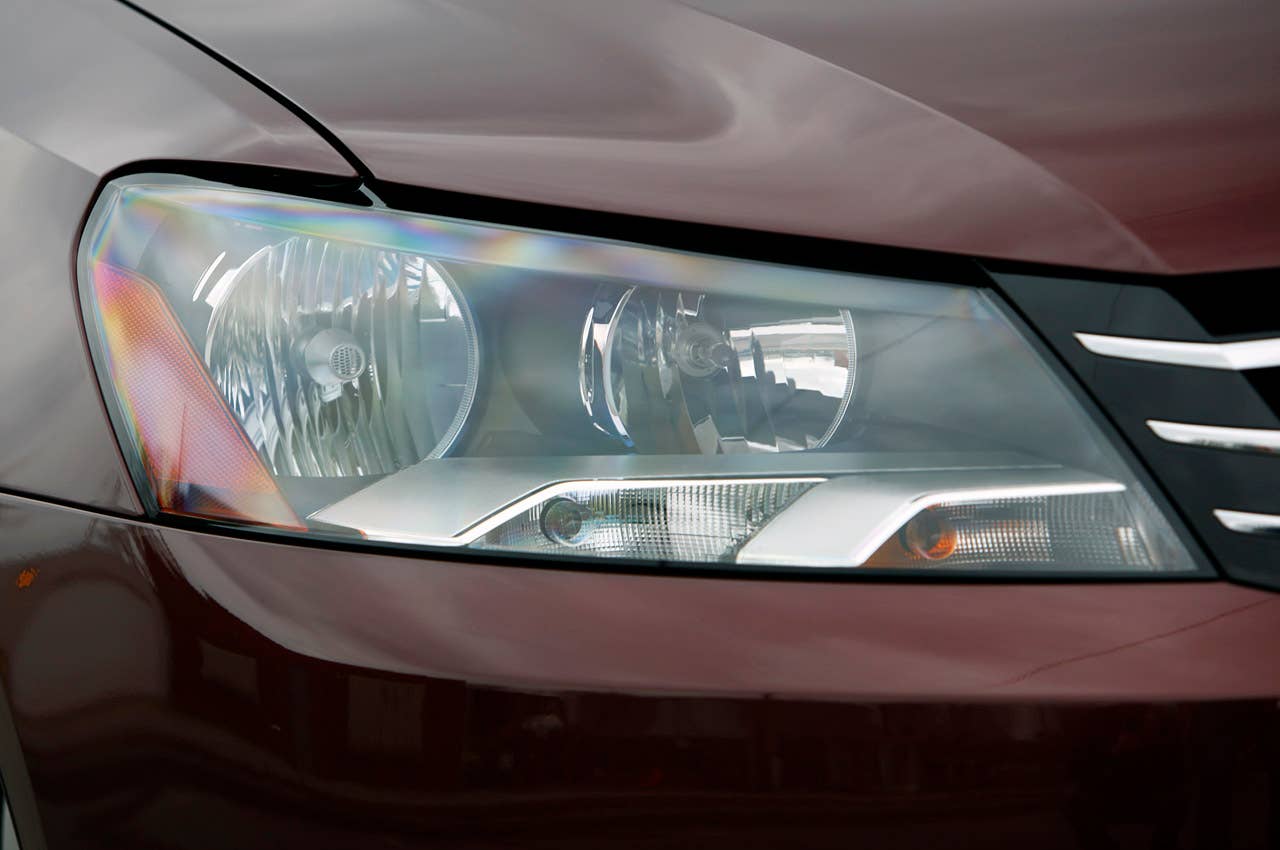 2012 Volkswagen Passat headlight