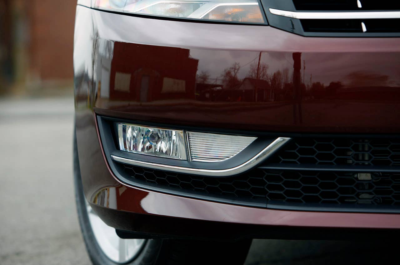 2012 Volkswagen Passat fog light