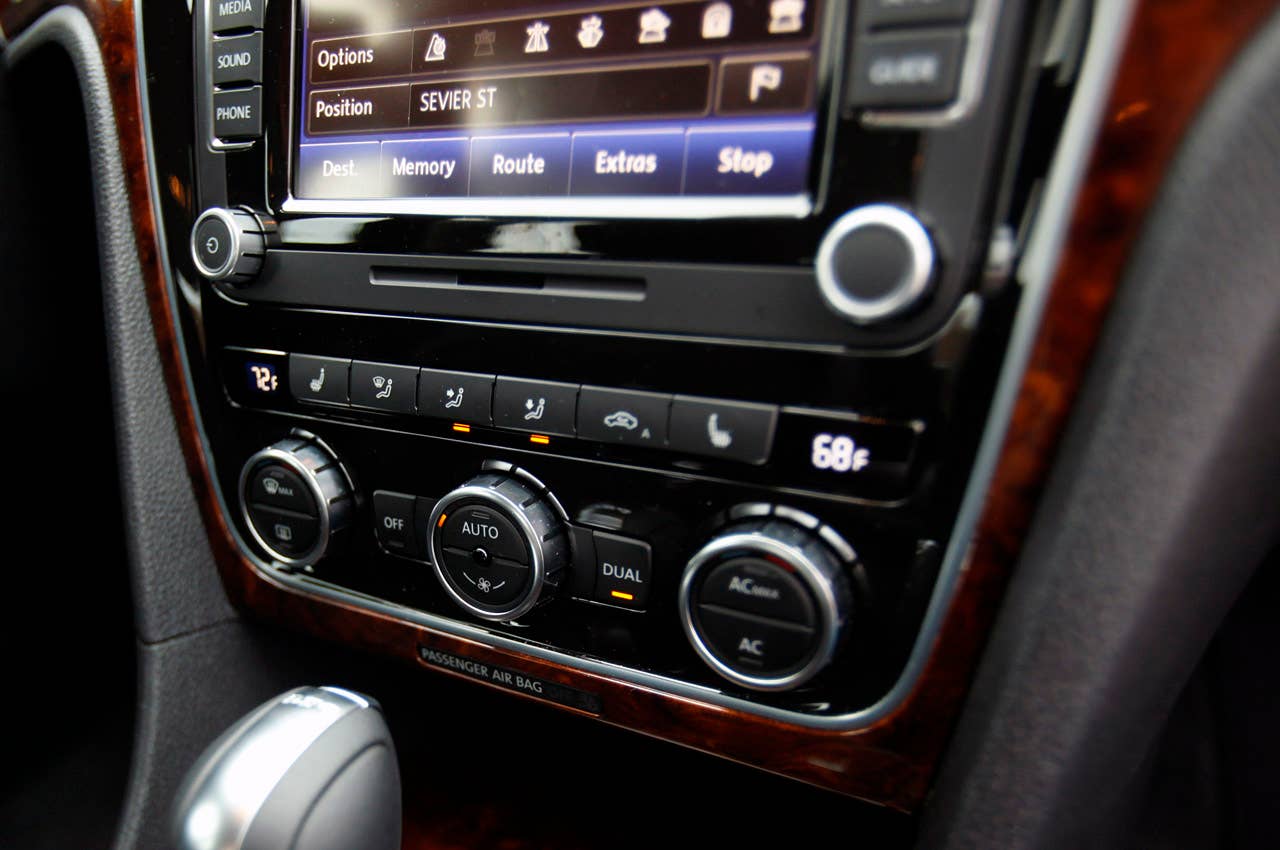 2012 Volkswagen Passat climate controls