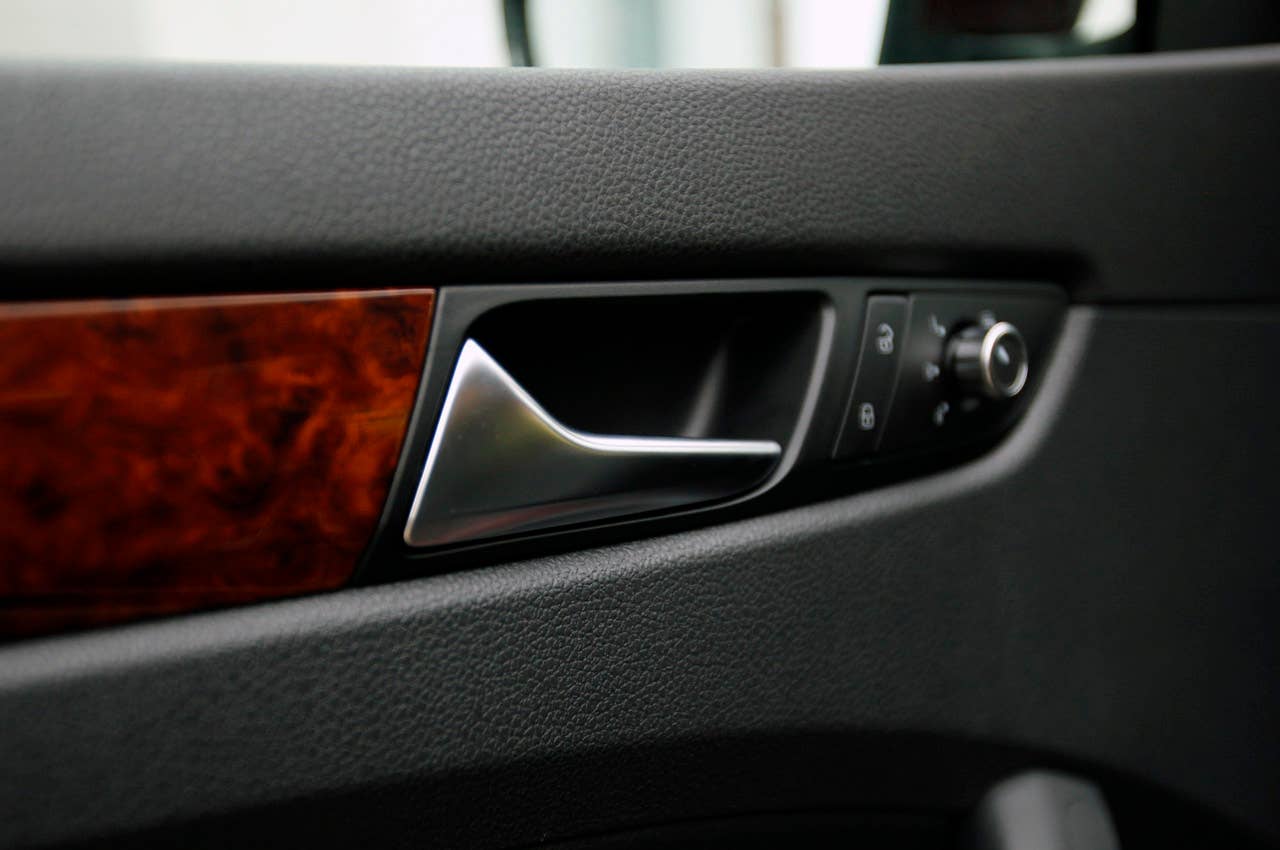 2012 Volkswagen Passat door handle
