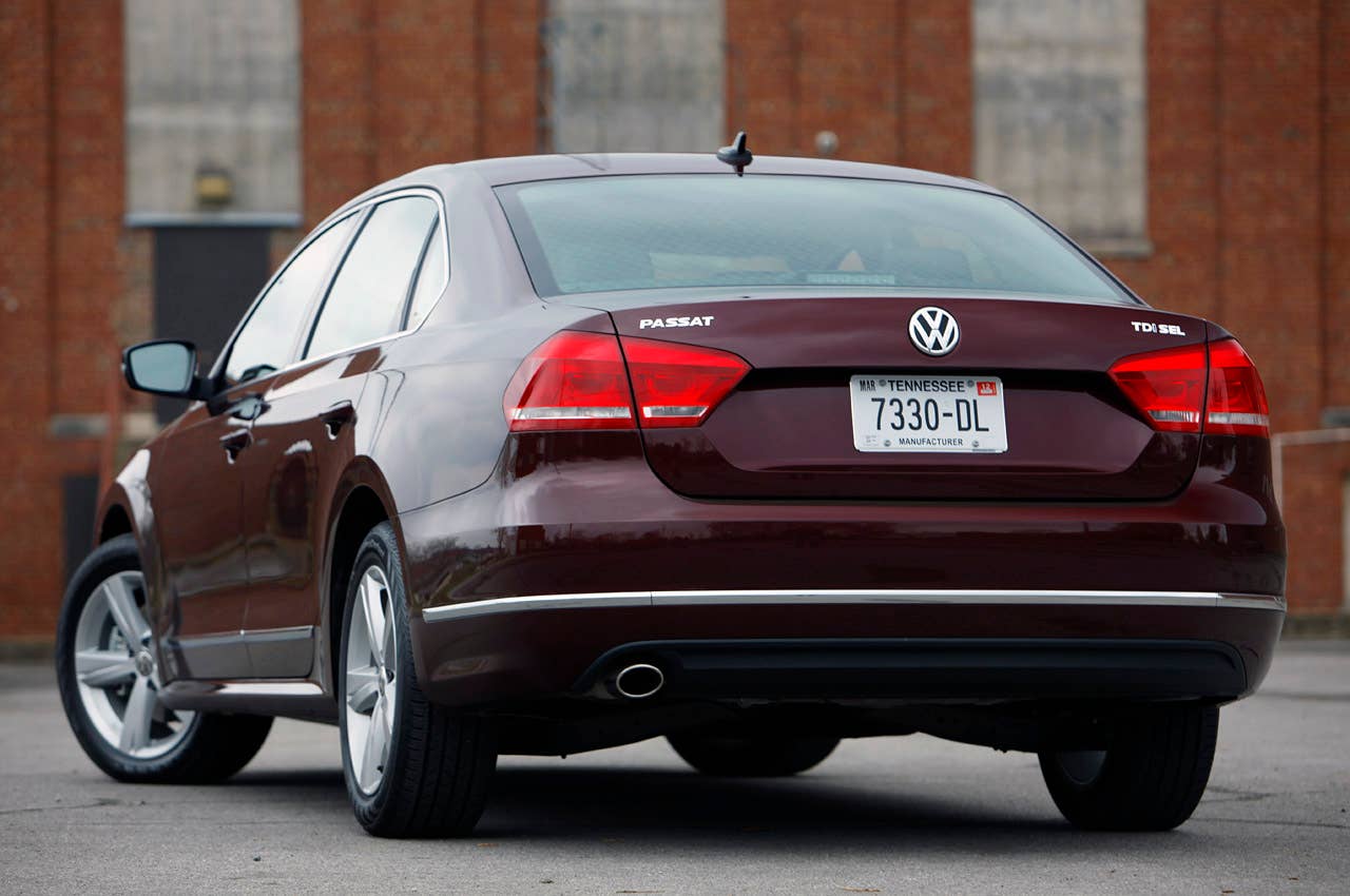 2012 Volkswagen Passat rear 3/4 view