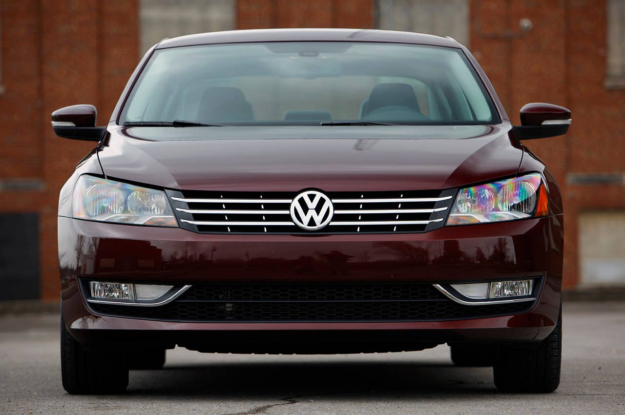 2012 Volkswagen Passat front view