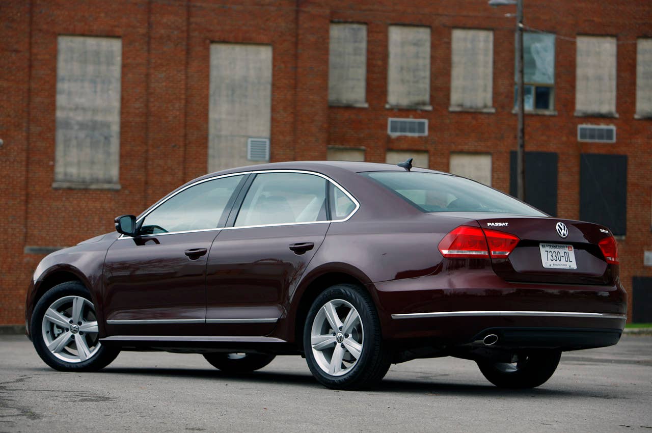2012 Volkswagen Passat rear 3/4 view