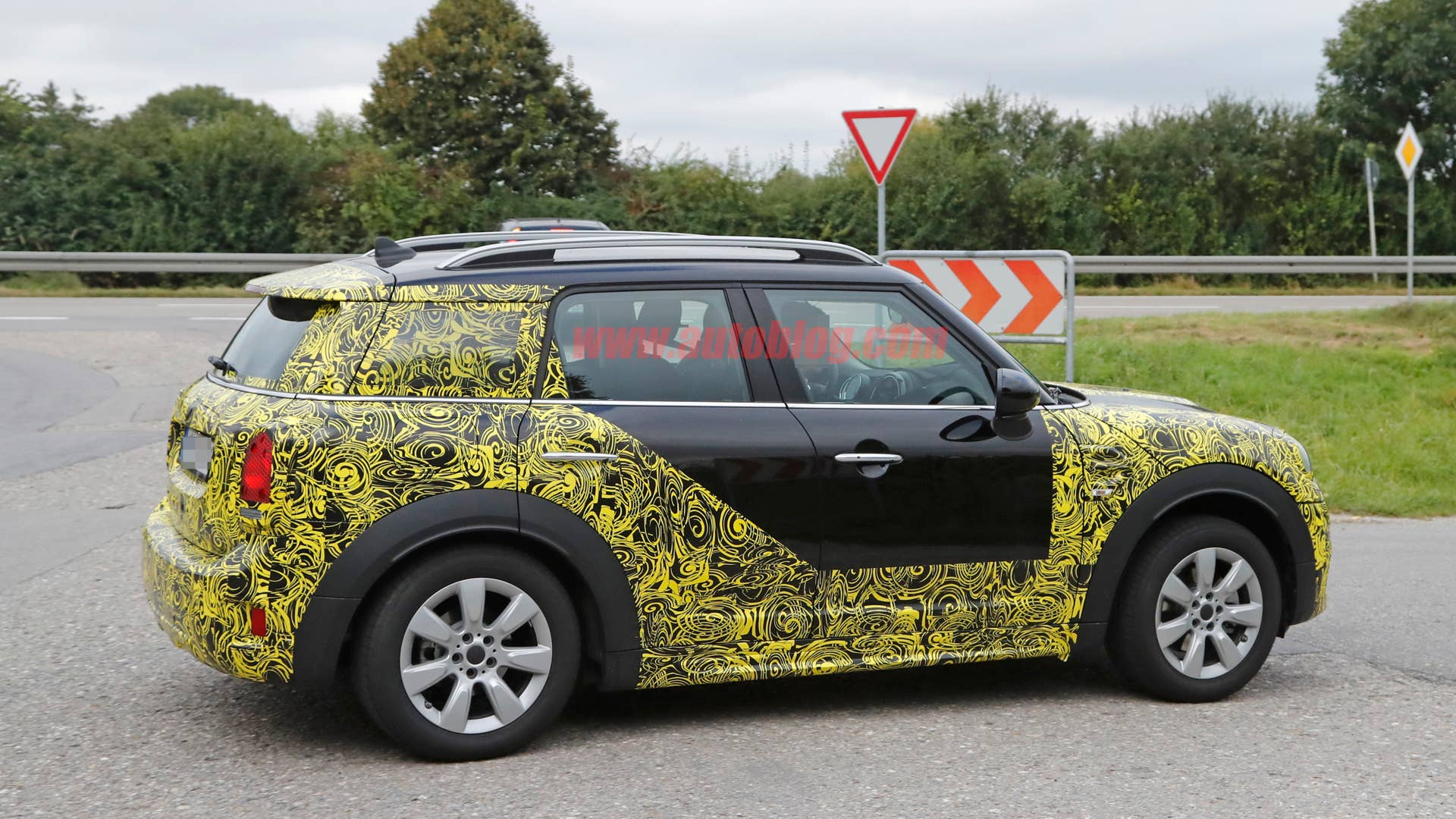 2017 Mini Countryman Spy Shots Side Exterior
