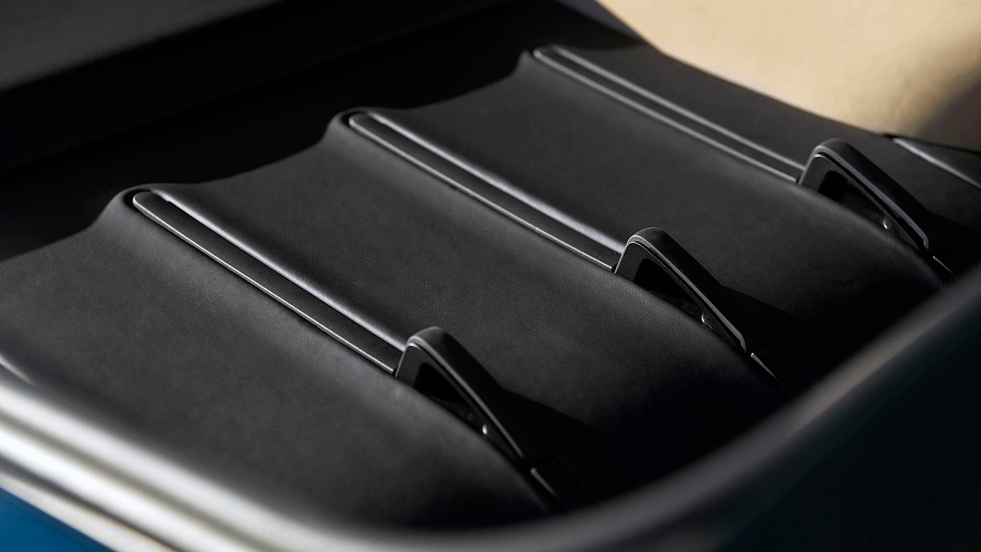 2017 McLaren 570GT rear hatch