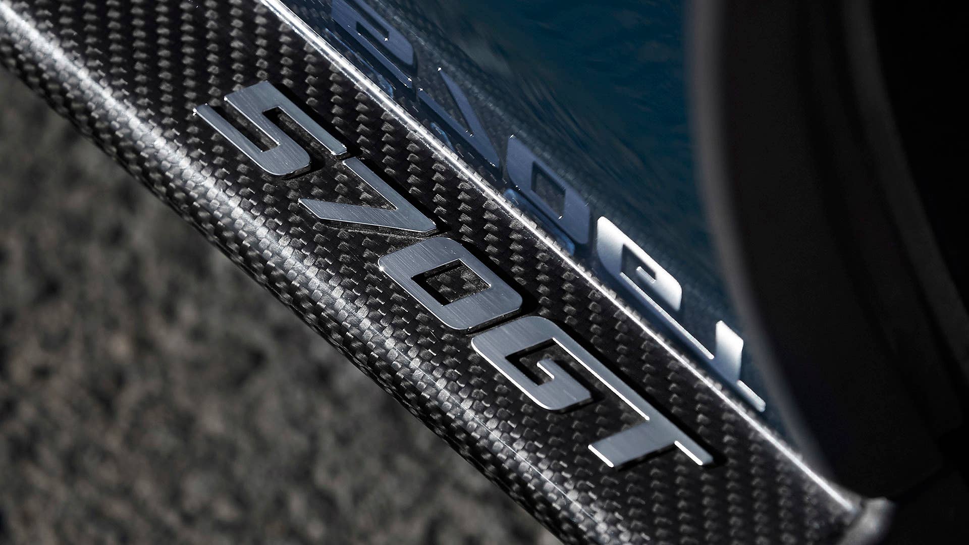 2017 McLaren 570GT badge