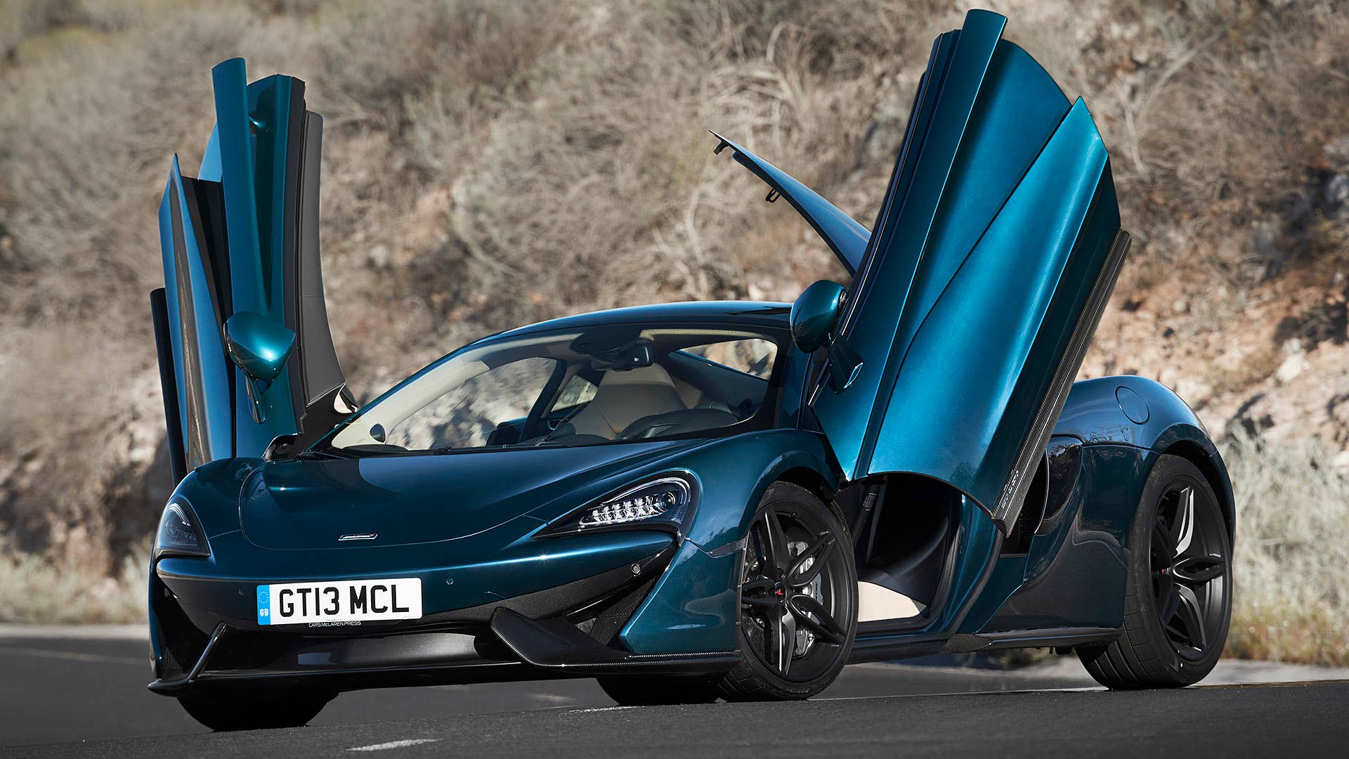 2017 McLaren 570GT front 3/4 view