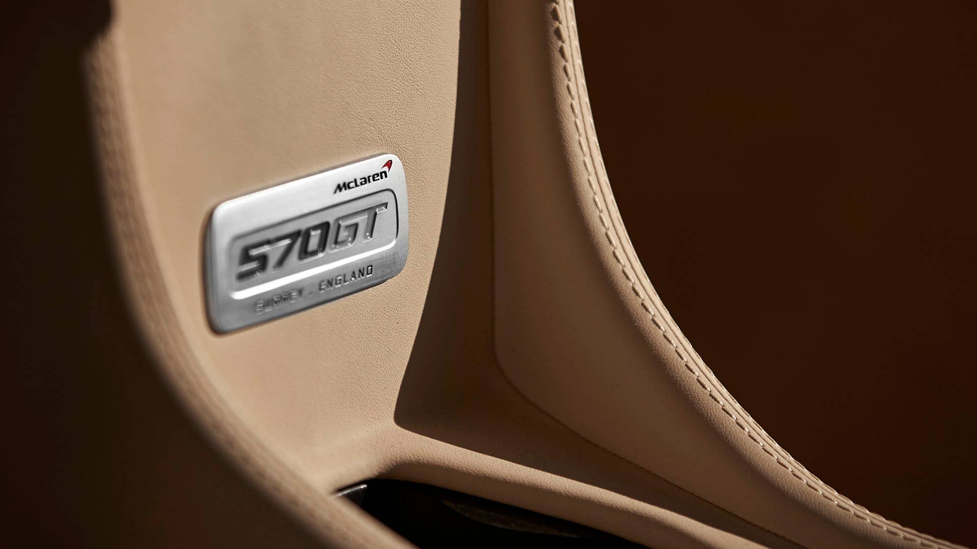 2017 McLaren 570GT badge